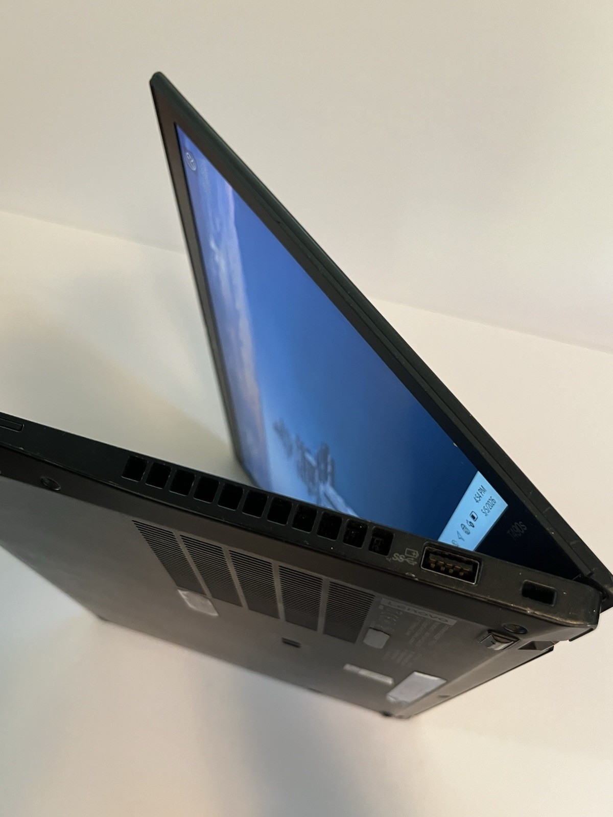 Lenovo ThinkPad T490s i7-8565U @ 1.80GHz 8/256GB 620 14″ TOUCH #80B *read desc*