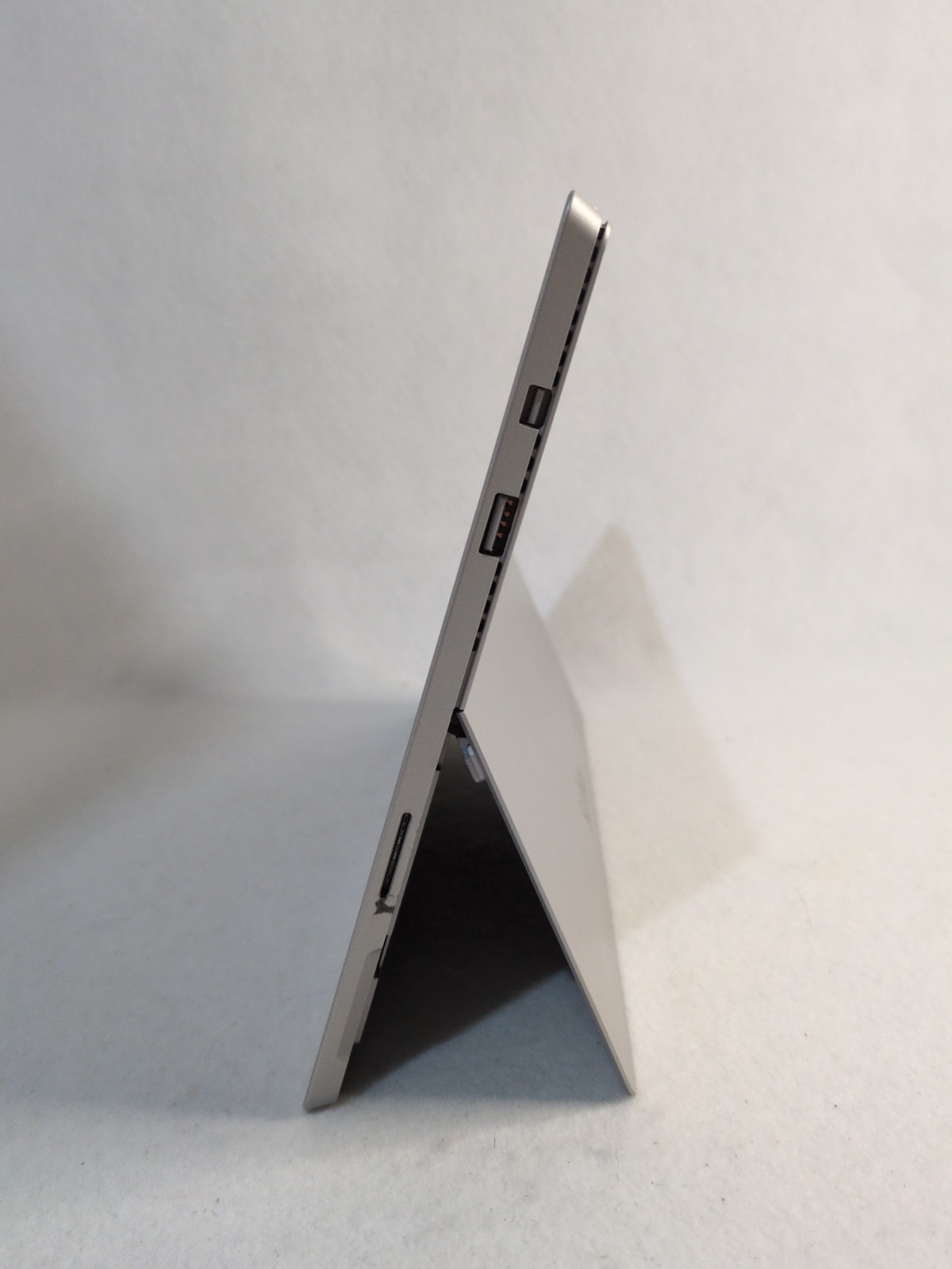 Microsoft Surface Pro 3 Model 1631 | 12″ | 256GB SSD | 8GB RAM | Windows 11
