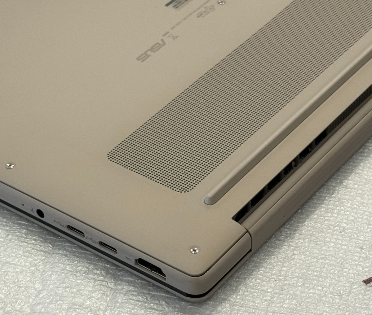ASUS Zenbook A14 14″ FHD+ OLED Laptop Snapdragon X Plus 16GB RAM 512GB SSD