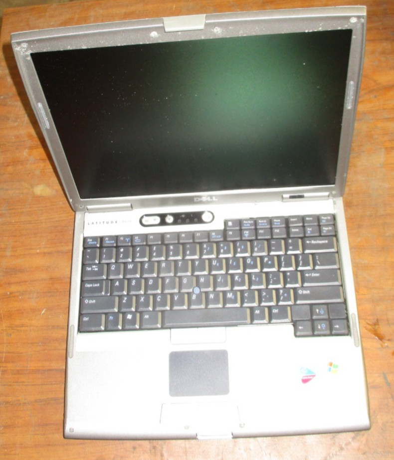 Dell Latitude D610 Pentium M 2GB RAM 60GB HDD Windows XP – Poor/No Battery