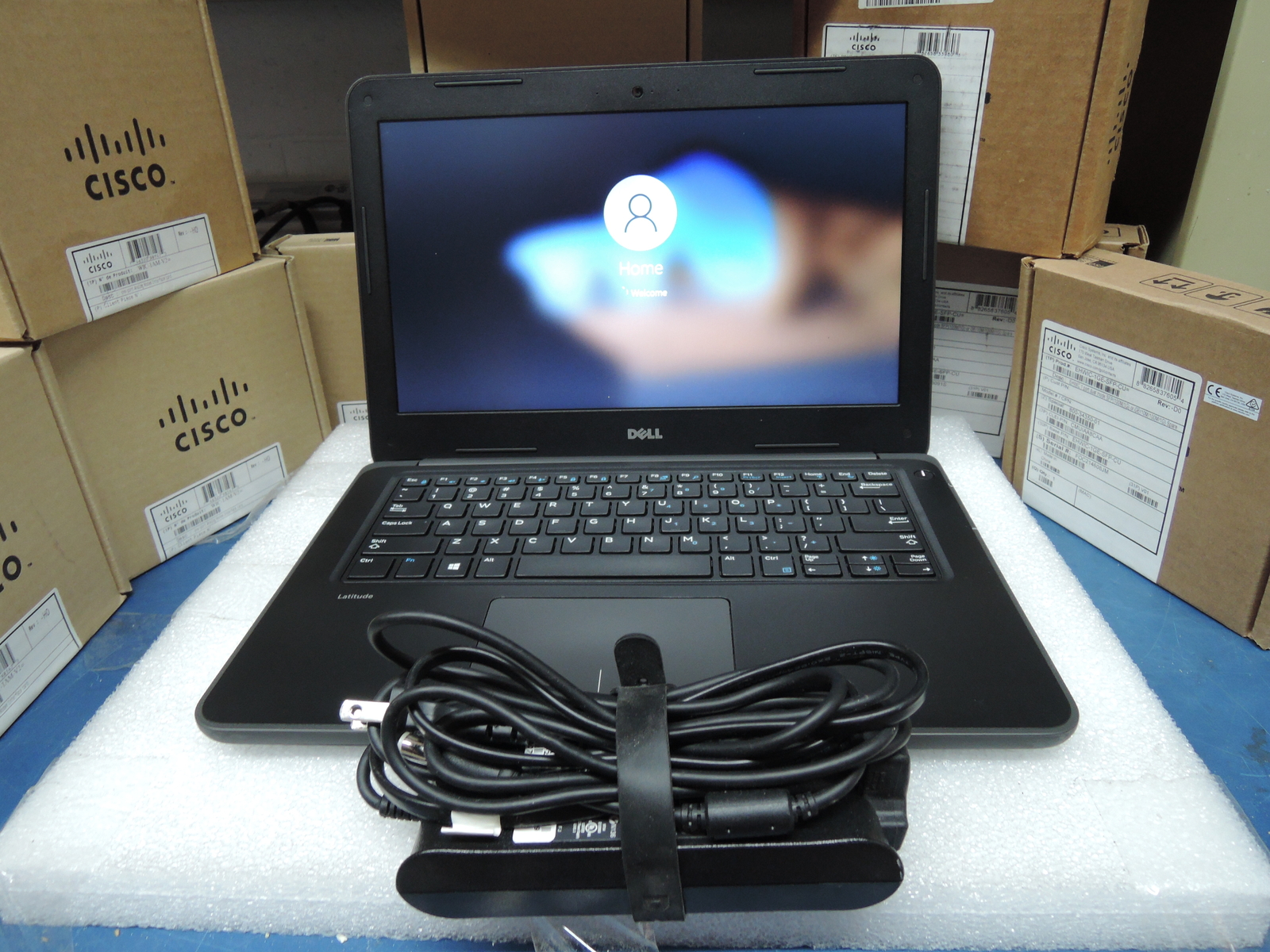 DELL LATITUDE 3380 13.3″ INTEL CORE i3-6006U WINSDOWS10 PRO 2GHz 4GB RAM 128G.