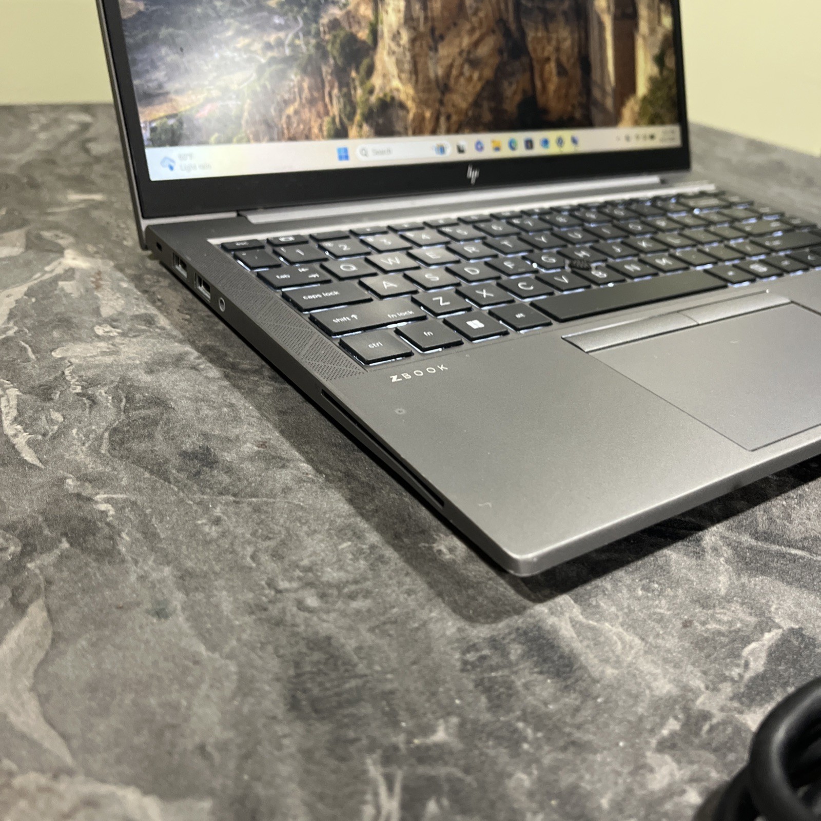 HP ZBook Firefly 14-inch G8 Core i5-1145G7 2.60GHz 256GB SSD 16GB RAM W11 Pro a