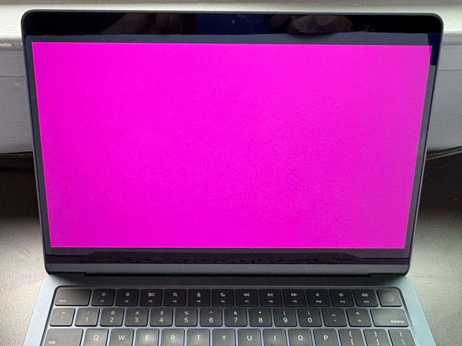 Apple MacBook Air M2 2022 A2681 8GB RAM 256GB SSD 42 Cycles – Box & Pwr Adptr