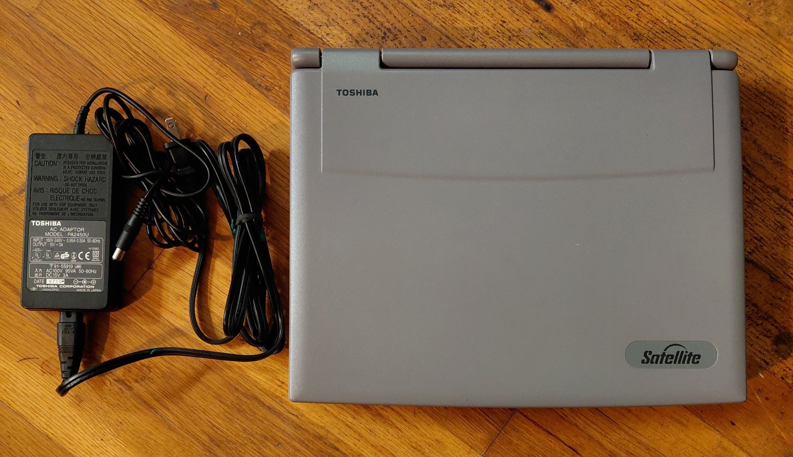 Vintage Toshiba Satellite 220CS/1.4GB TESTED! Win 95 German With Charger & Case