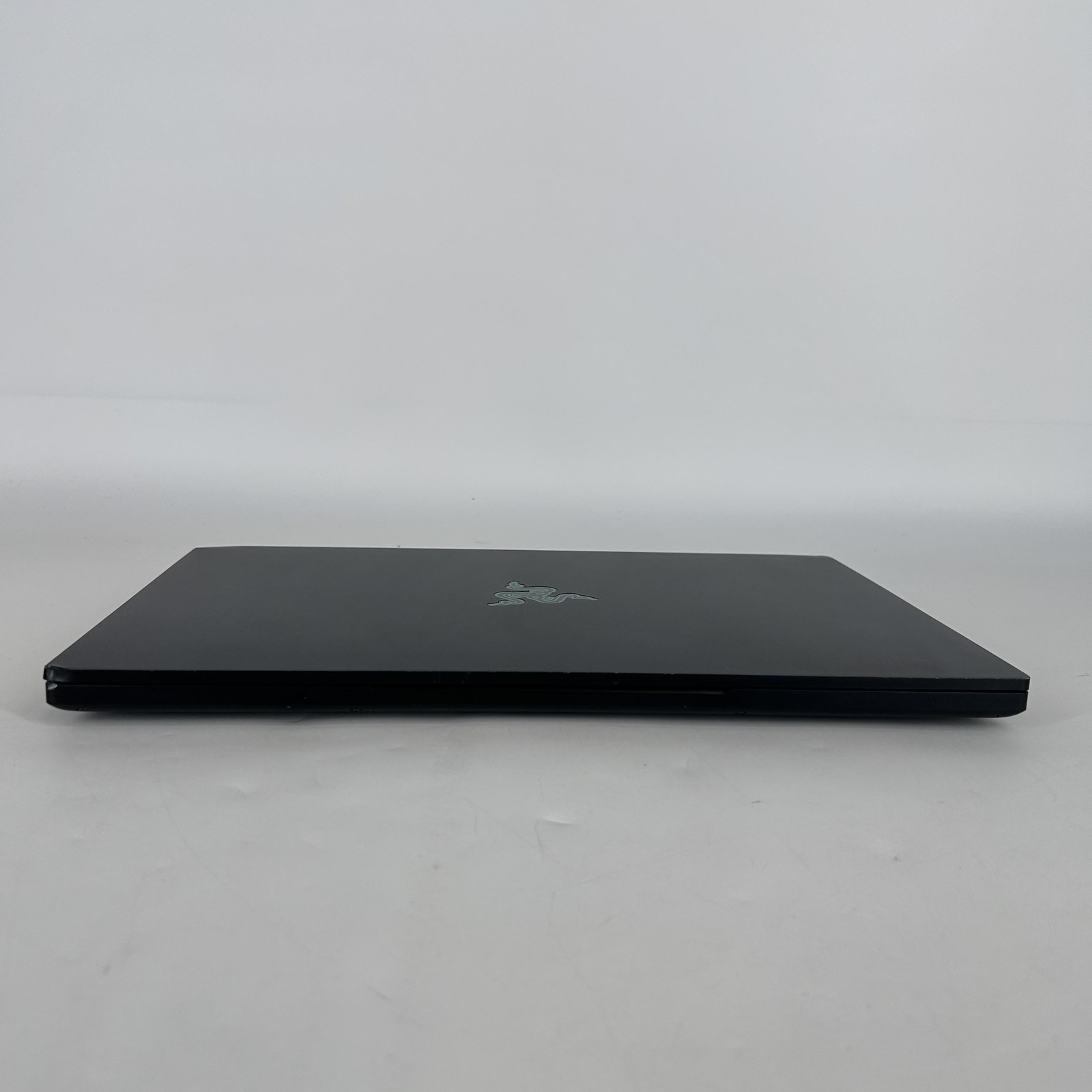 Razer Blade 15 Advanced 4K TOUCH i7-9750H 2.60GHz 16GB 1TB SSD RTX 2080 Max-Q