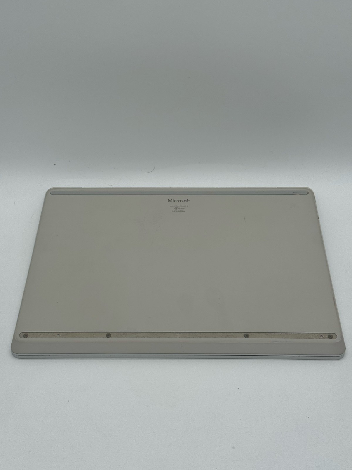 Microsoft Surface Laptop Go – 12.4″, i5-1035G1, 8GB, 128GB SSD – Platinum