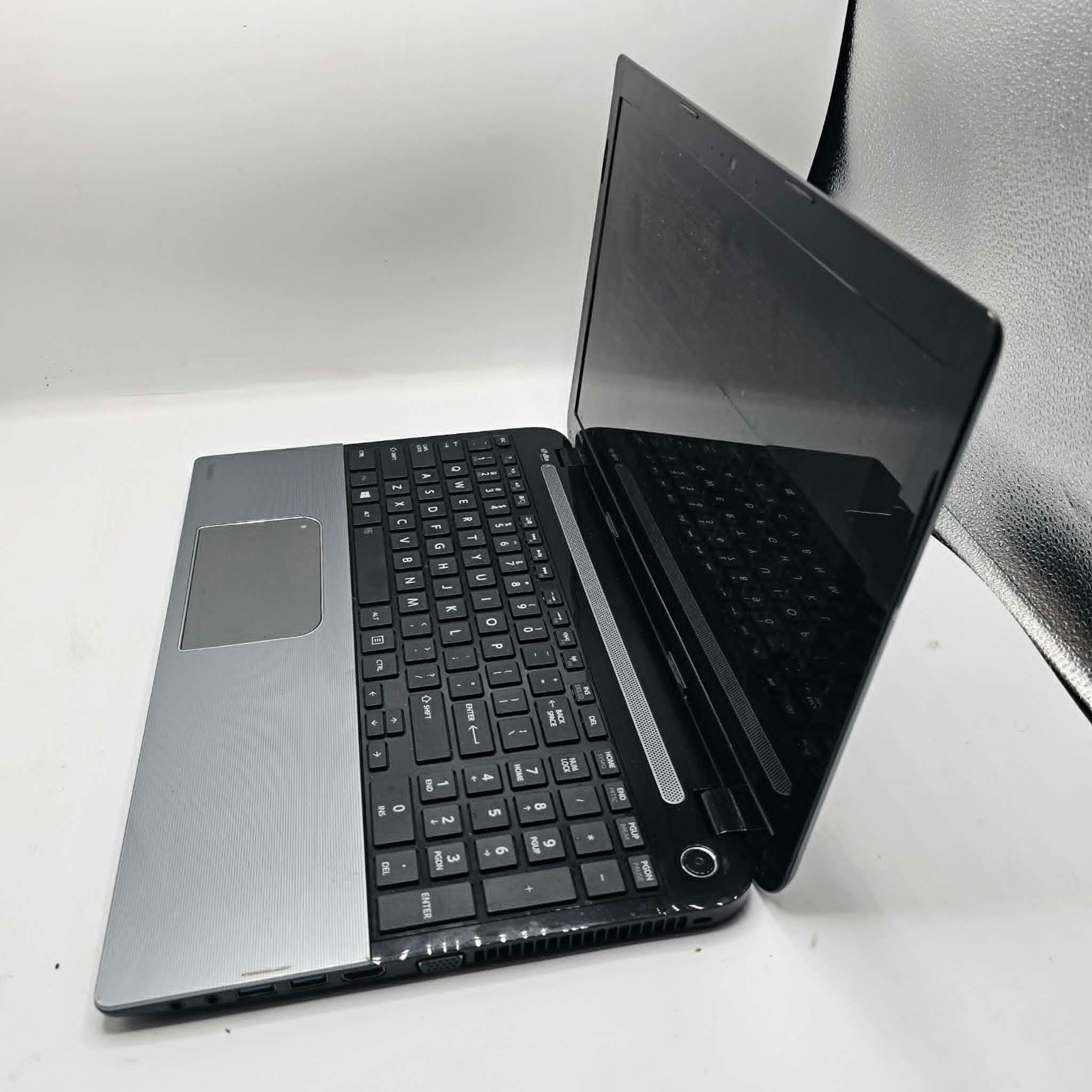 Toshiba Satellite L55 Intel Core i5 4200u No RAM No HDD 15.6″ FOR PARTS