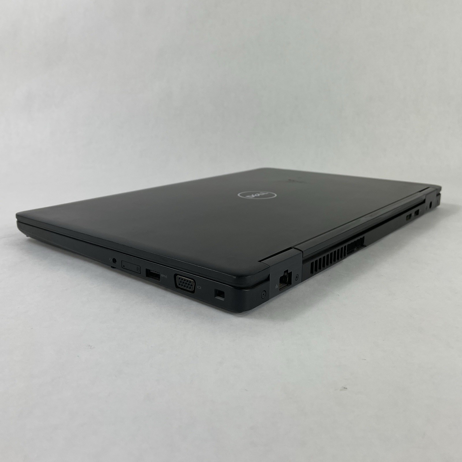 Dell Latitude 5580 15.6″ i5-7300U 2.6 GHz 8 GB RAM No SSD/OS/AC – Bad Back Edge