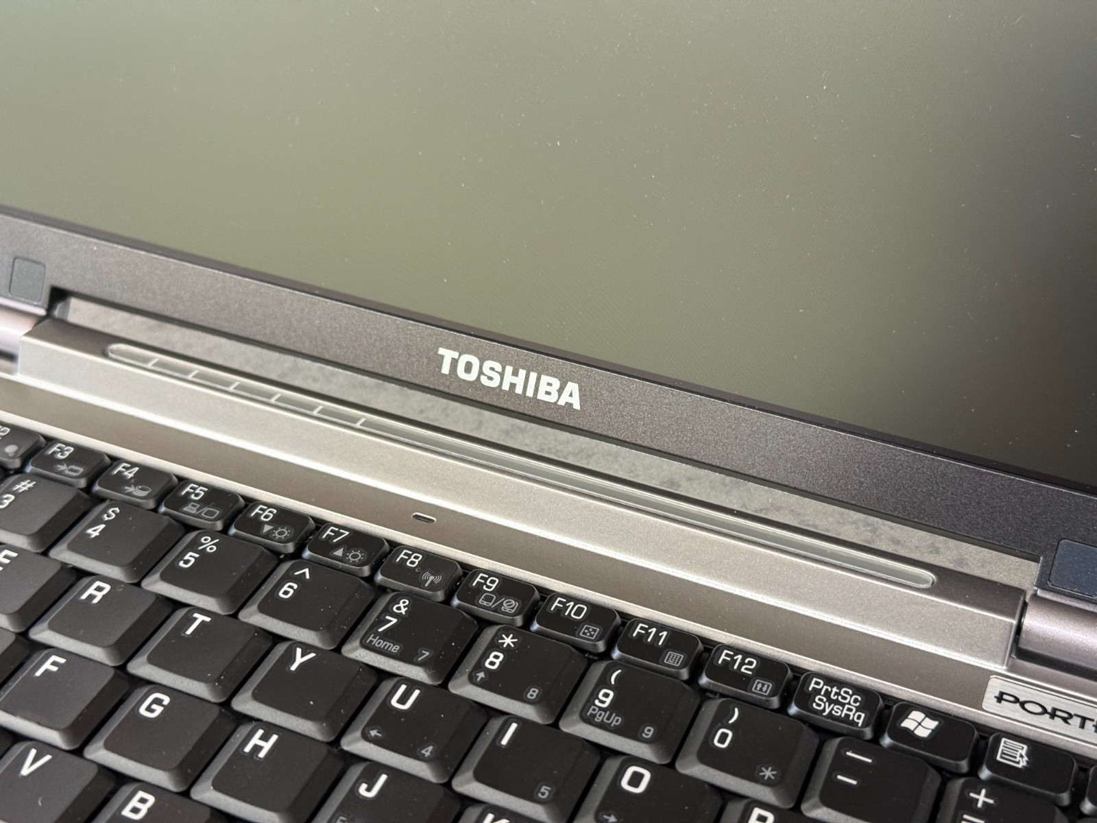 TOSHIBA Portege R205-S2062 Laptop Pentium M 1.20GHz, 512MB, 60GB HDD
