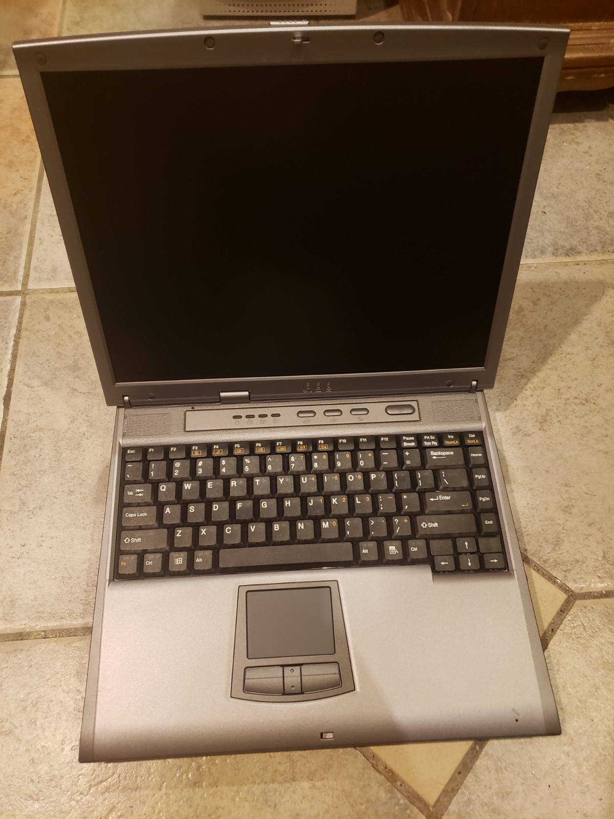 Very Rare Prostar Clevo D610su Pentium 4 Willamette 1.4ghz Vintage Gaming Win2k