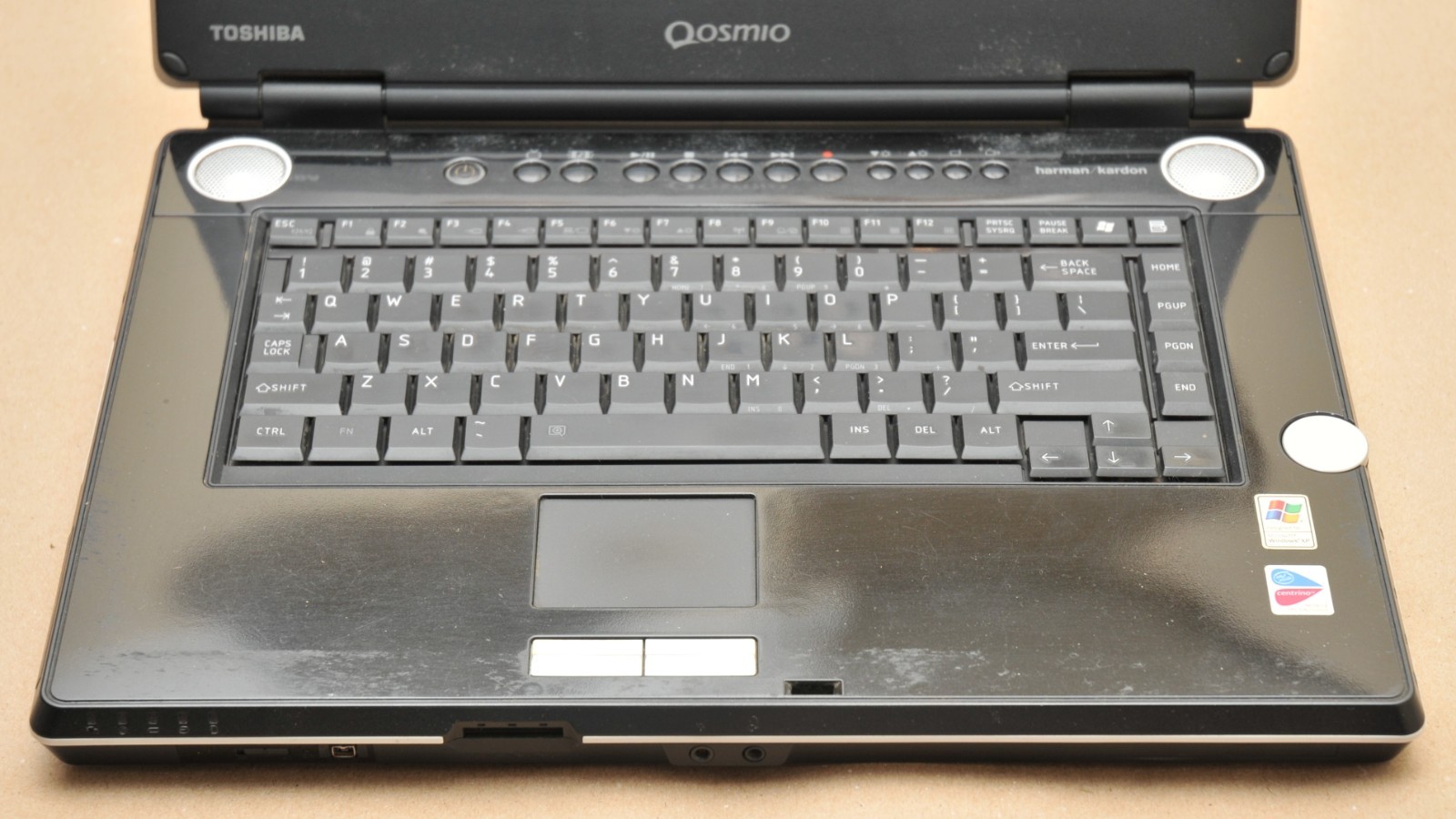 Toshiba Qosmio F25-AV205 Pentium M GeForce 6600 Go 64GB SSD 1GB RAM NO OS