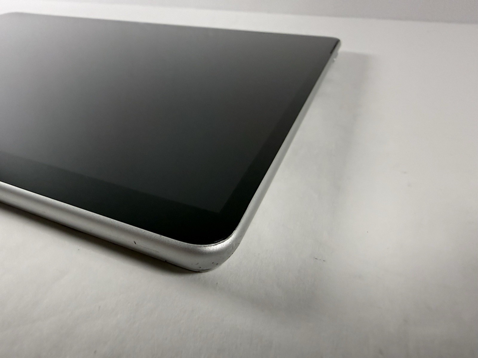 Microsoft Surface Pro 8 (1982) i5-1145G7 – 16GB RAM – 256GB 120Hz – Win 11 Pro