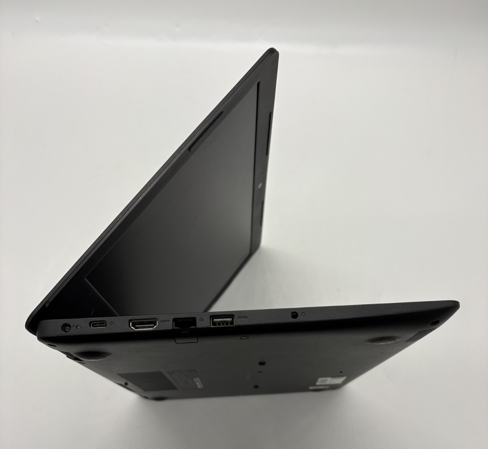 Dell Latitude 3490 14″ Intel i3-8130U 8GB RAM 256GB M.2 SSD 500GB HDD Windows11