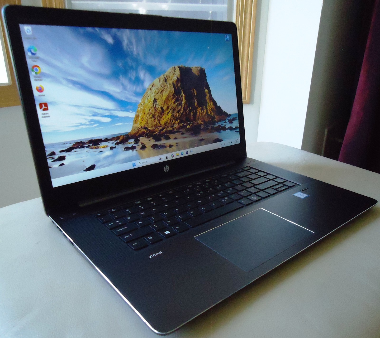 HP ZBook Studio G3 15″ i7-6820HQ 2.70GHz 8GB 128GB Windows 11 NVIDIA Quadro