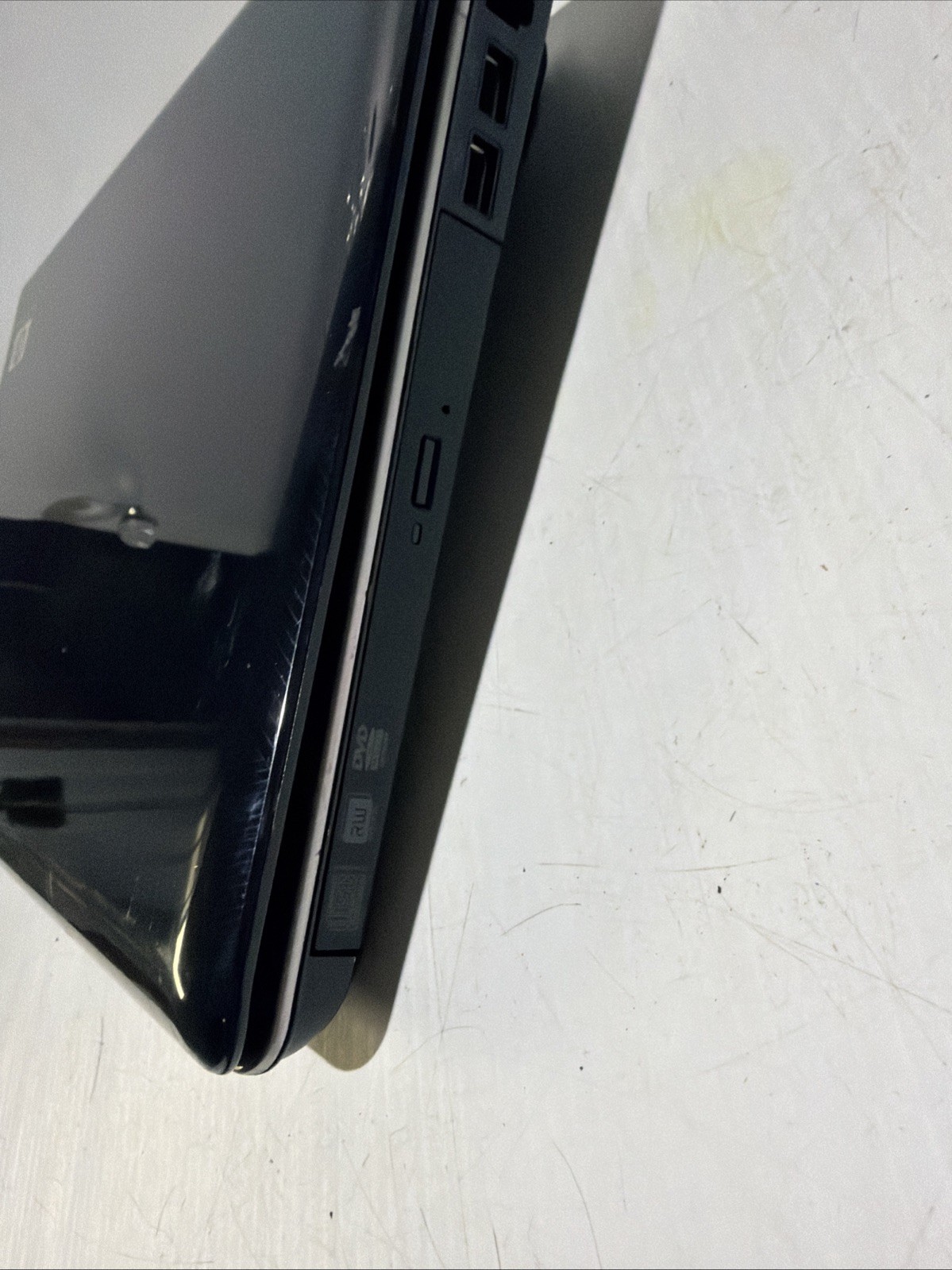 Hp Pavilion DV2000 14″ Laptop Mobile AMD Sempron 512MB Ram NO Drives Boots Bios