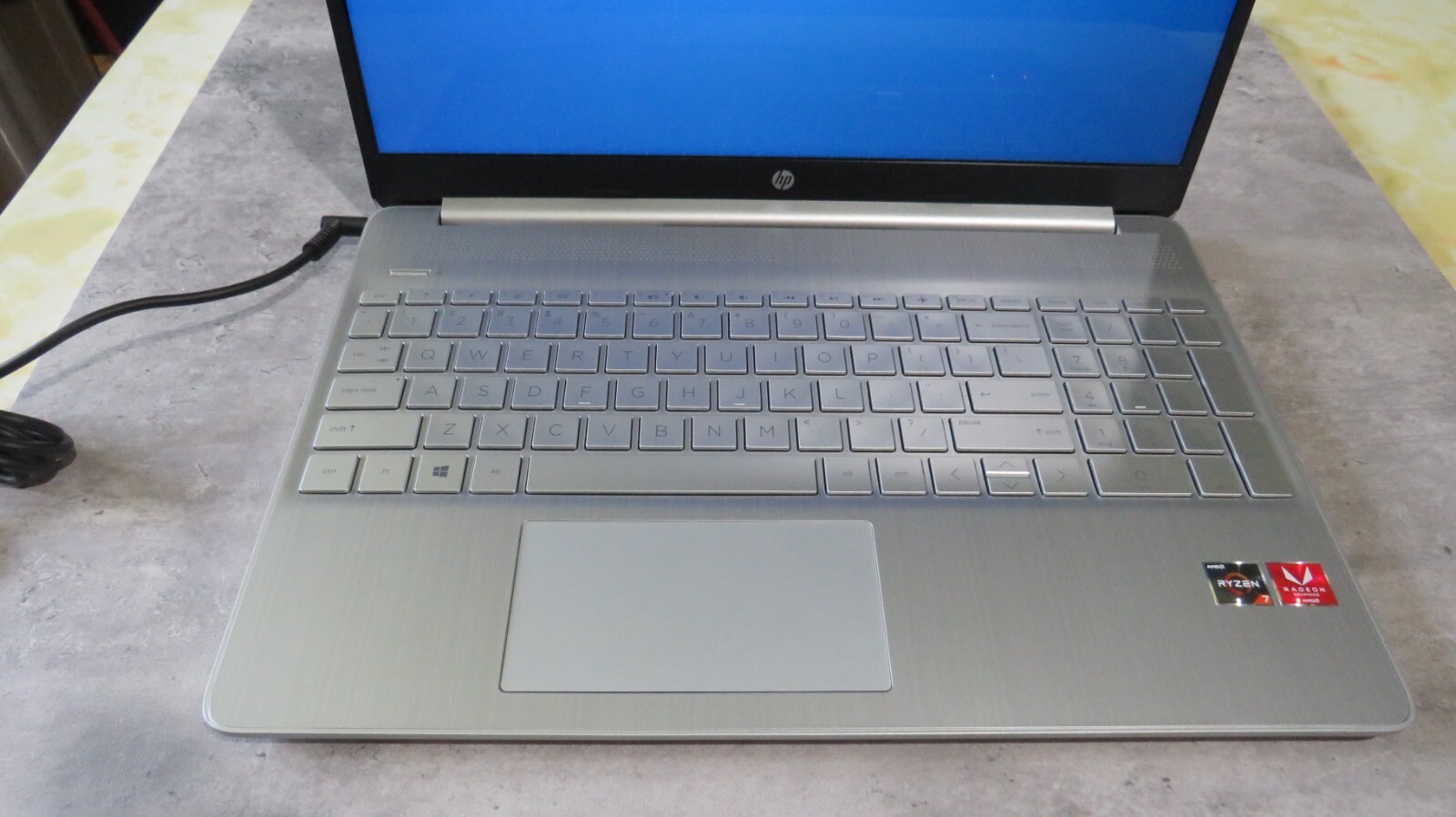 HP 15-ef0022nr 15.6″ (256GB SSD, AMD Ryzen 7 3700U, 2.3 GHz) Needs Battery