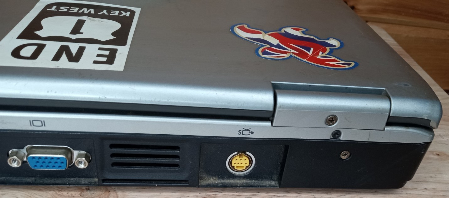 Vintage Compaq Presario 2500 Pentium 4 Laptop 512MB RAM 60GB For Parts