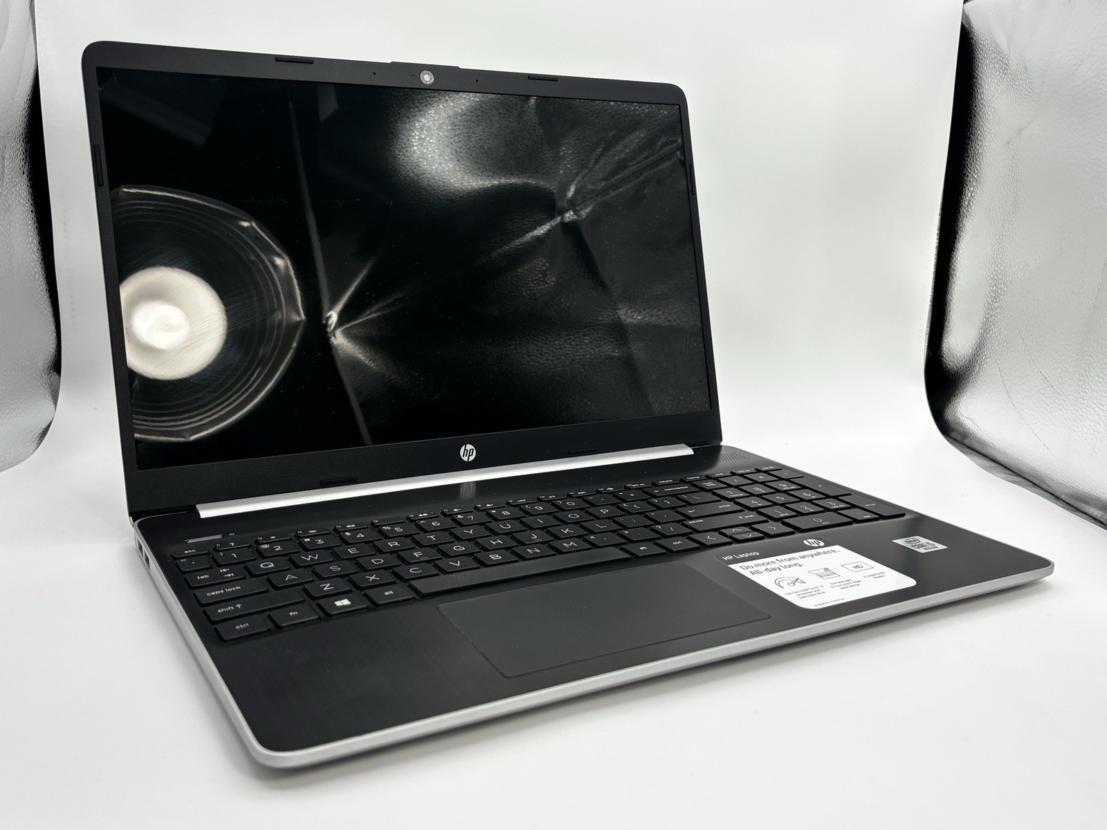 HP 15-dy1076nr Laptop, 15.6″, i5-1035G1, 8GB RAM, 256GB SSD, Windows 11