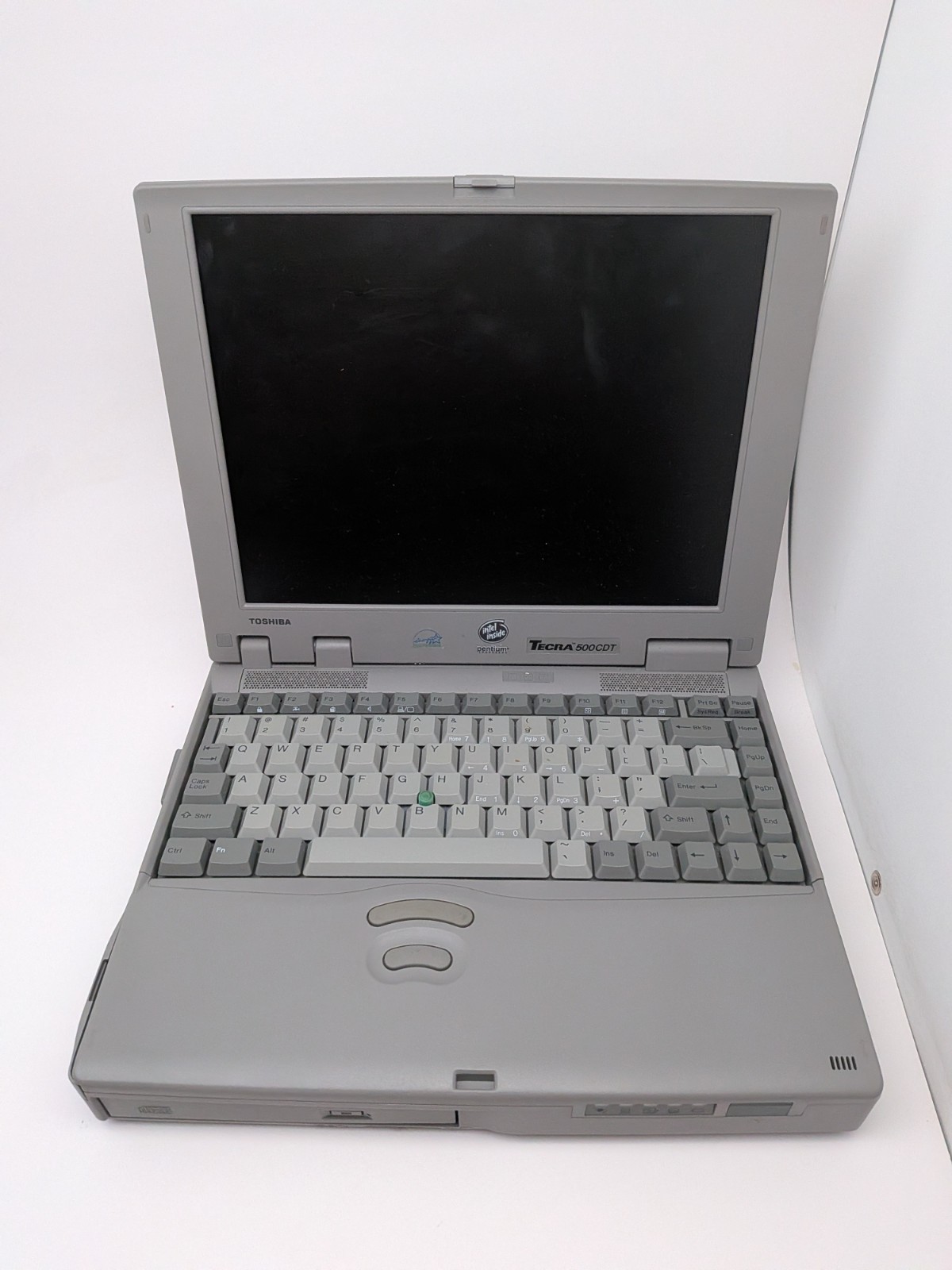 Vintage Toshiba Tecra 500CDT Notebook Computer w/HDD RAM WIN 95 *WORKS*