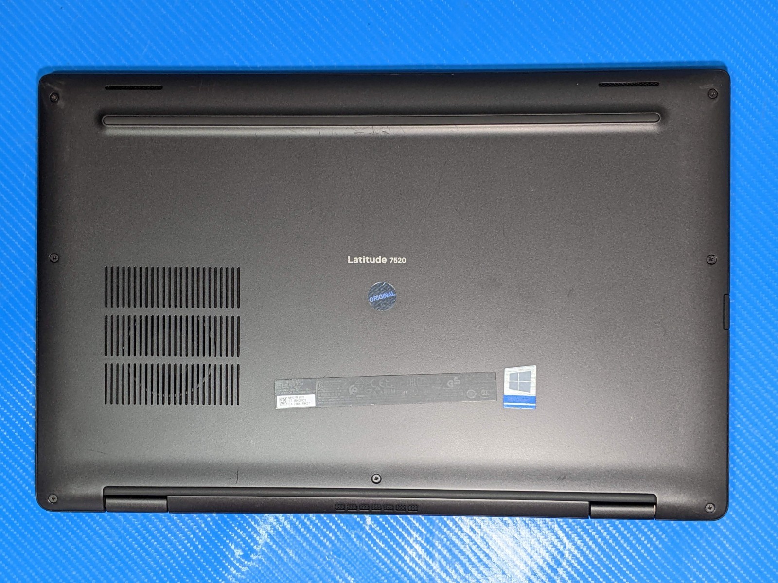 Dell Latitude 7520 15.6″ FHD Intel i5-1145G7 2.6GHz 8GB 256GB SSD Win11Pro +PA