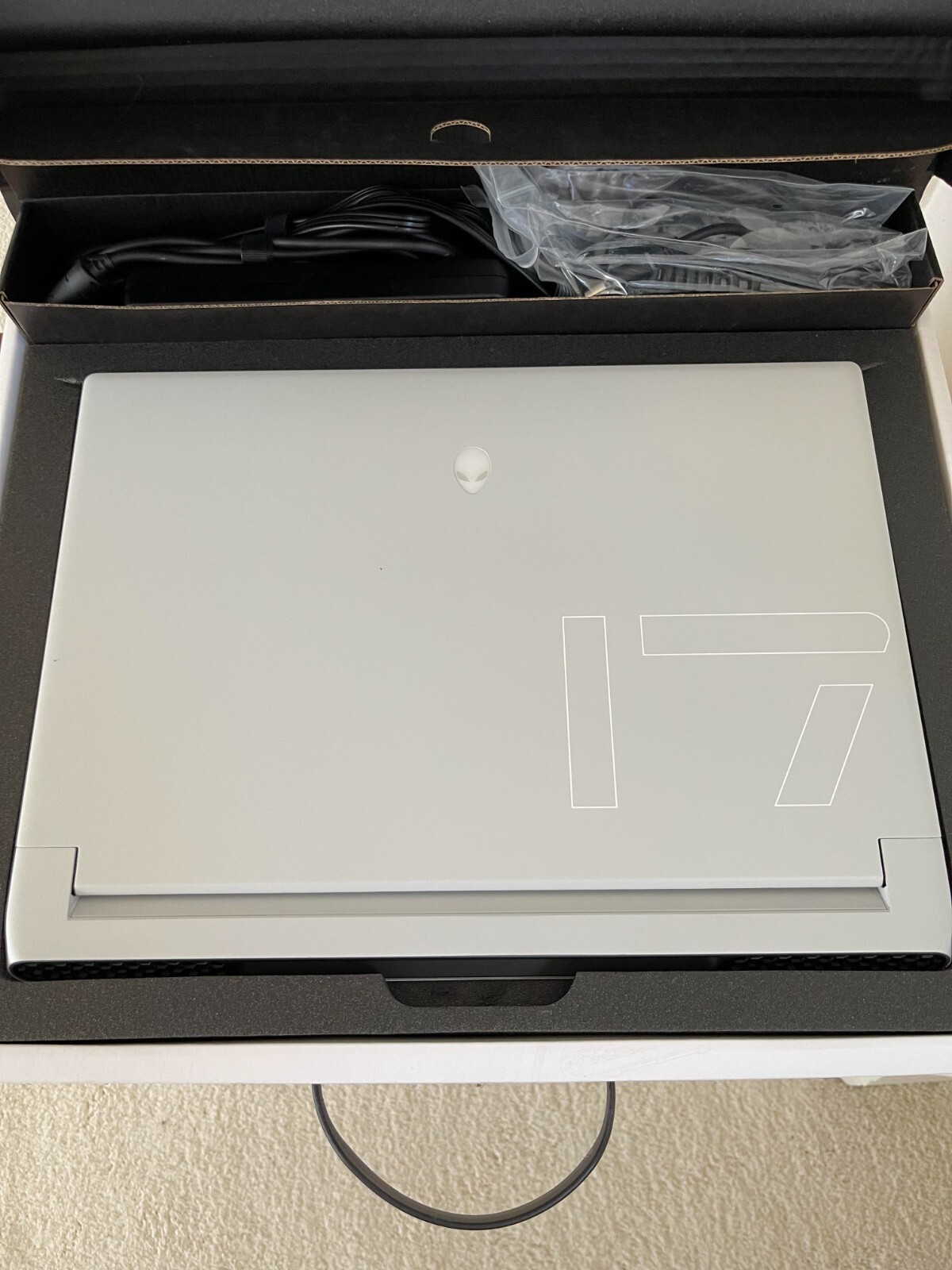 Alienware X17 R2 360Hz 12700H 32GB DDR5 512GB SSD RTX 3060 *MECHANICAL KEYBOARD*