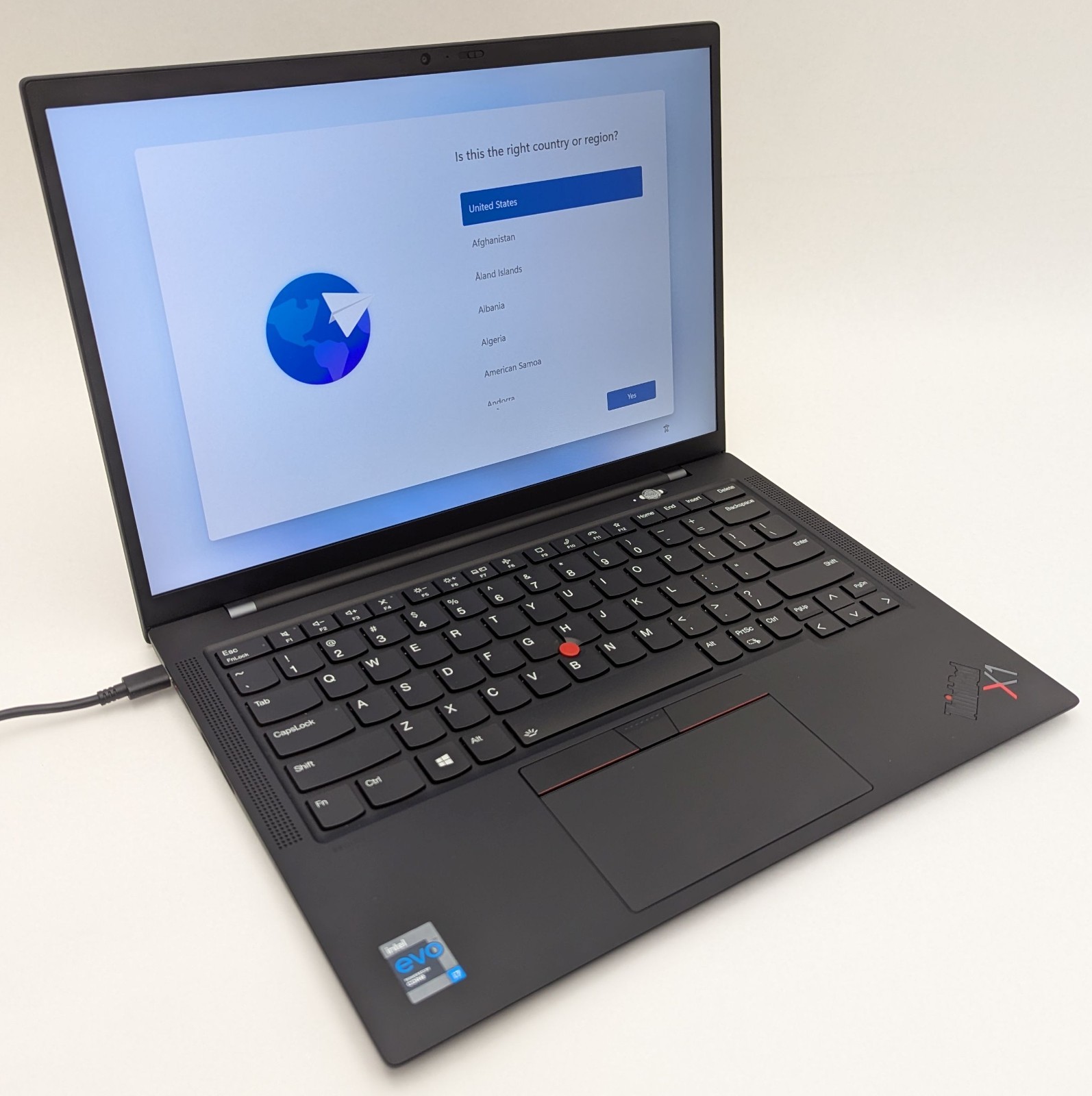 Lenovo ThinkPad X1 Carbon 9th Gen 14″ Laptop i7-1165G7 16GB RAM 512GB NVMe Win11