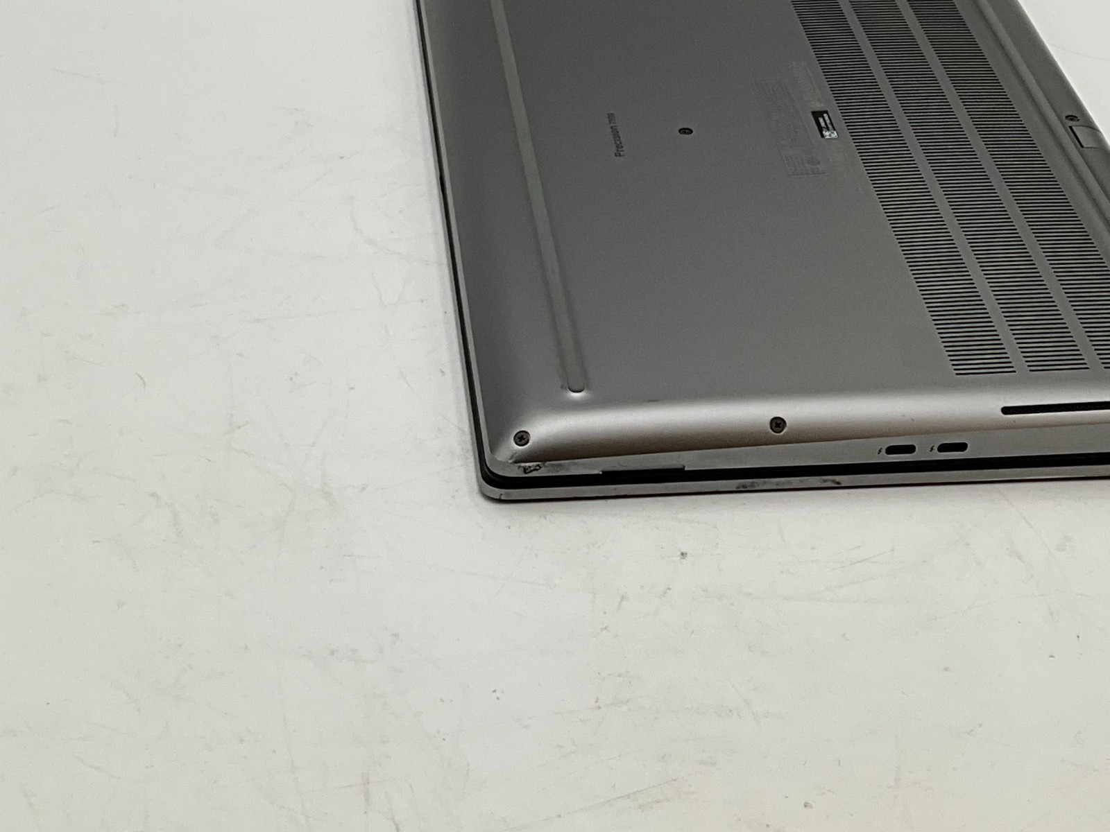 DELL Precision 7550 i7-10850H 2.70gh 32gb 512gb T2000 15.6″ LAPTOP J5W2043