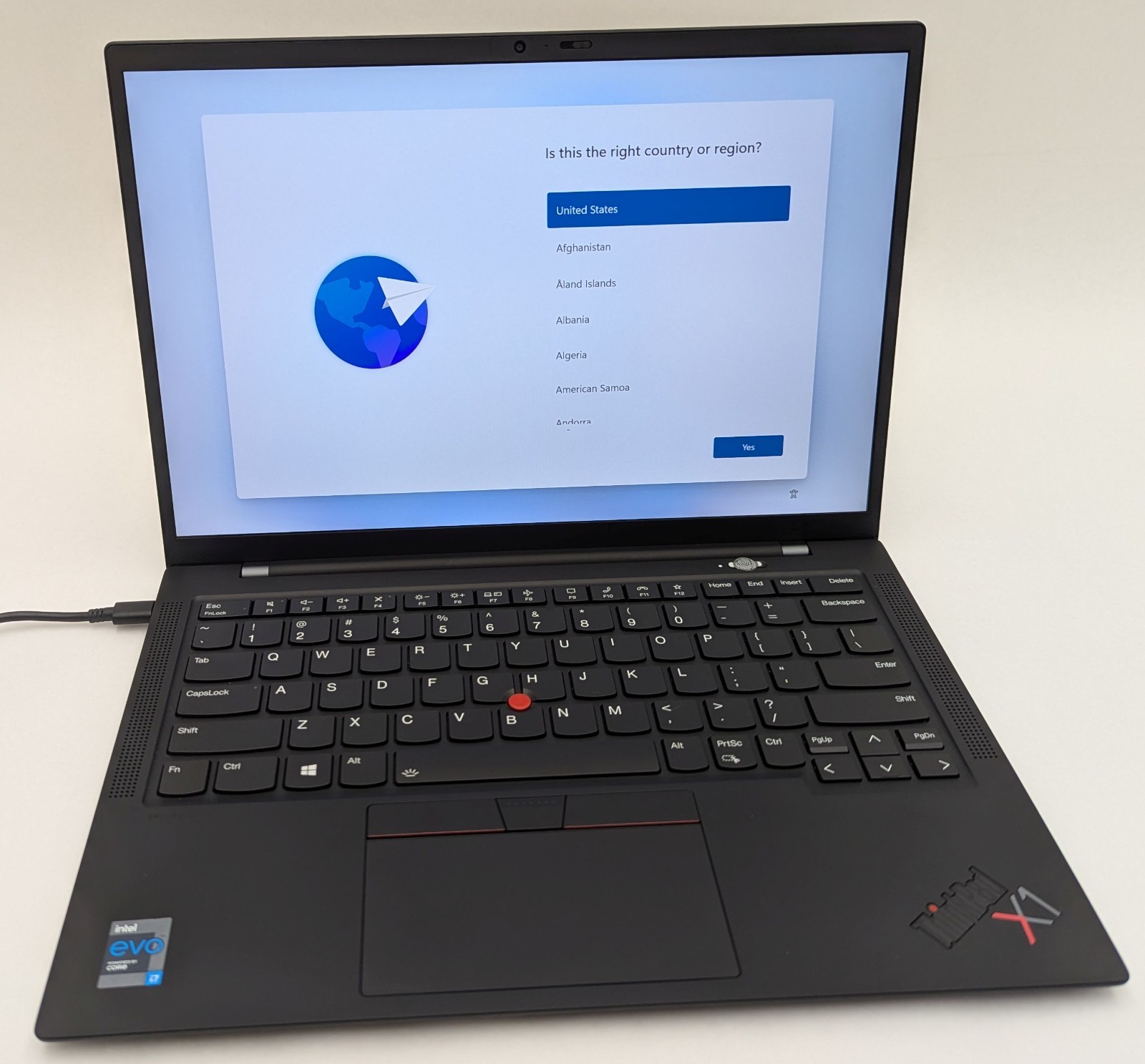 Lenovo ThinkPad X1 Carbon 9th Gen 14″ Laptop i7-1165G7 16GB RAM 512GB NVMe Win11