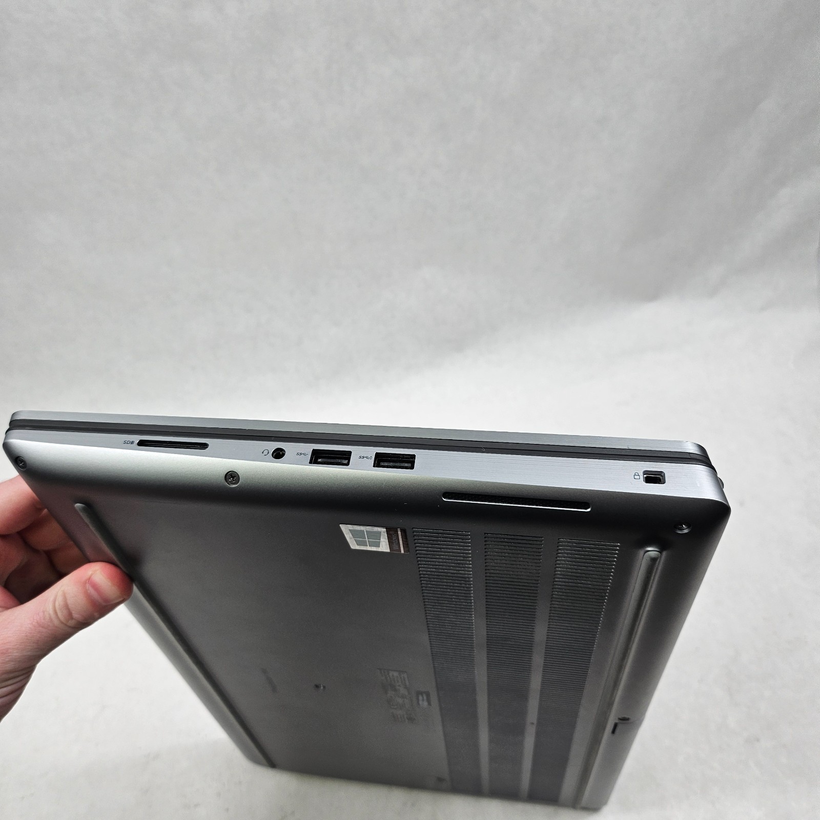 Dell Precision 7550 15.6″ FHD Core i7-10875H 32GB 512GB SSD NVIDIA RTX 3000