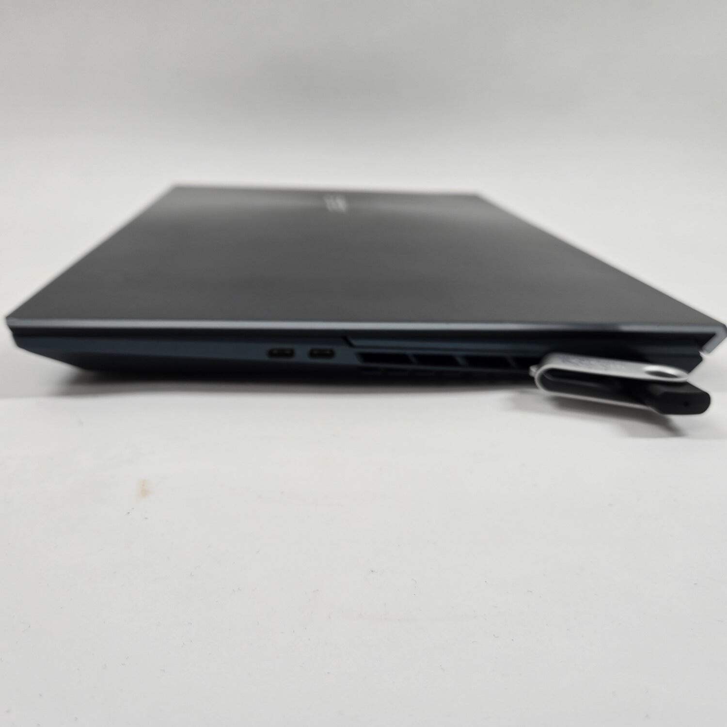 Asus Zenbook Pro Duo 15 UX582H 15.6″ i9-11900H 2.5GHz 32GB RAM 1TB SSD SSD