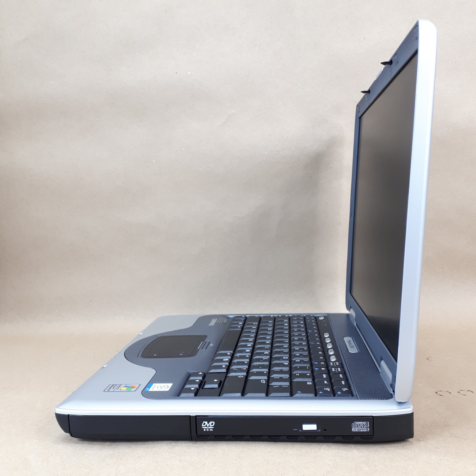Vintage Compaq Presario 2200 14″ Laptop Celeron M 480MB RAM 40GB HDD WinXP H4062
