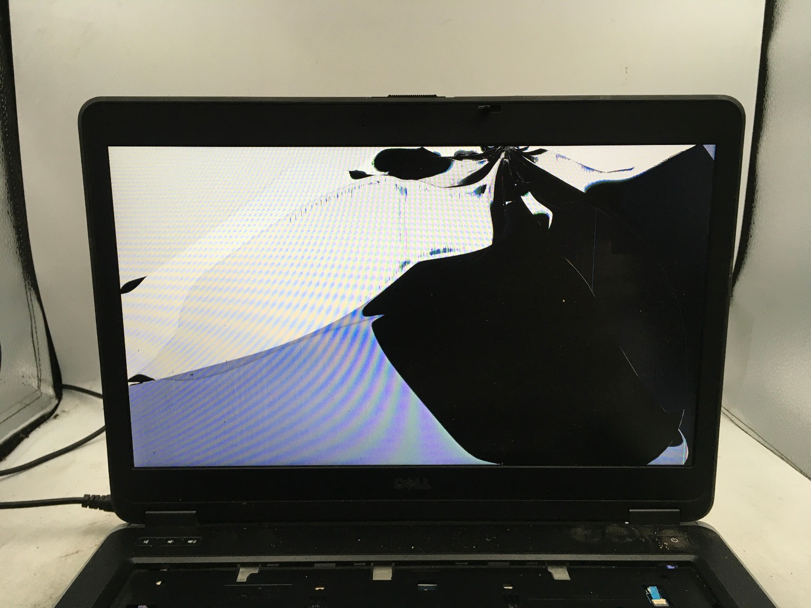 DELL LATITUDE E6440 – FOR PARTS/BAD LCD – INTEL I5 4TH GEN – NO RAM -14″-READ-BB