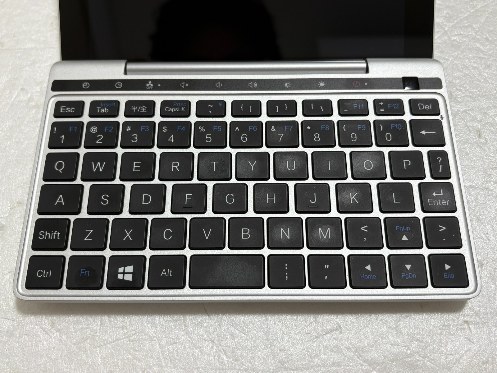 GPD Pocket 2 Core m3-8100Y 8GB SSD 128GB WIndows 11 Pro UMPC Portable PC Laptop