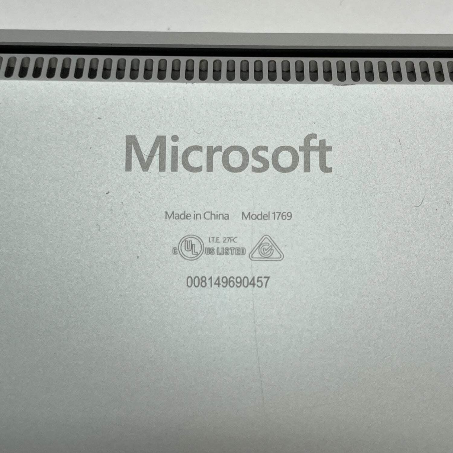Broken Microsoft Surface Laptop 2 1769 13.5″ i5-8250U 1.6GHz 8GB RAM 128GB SSD