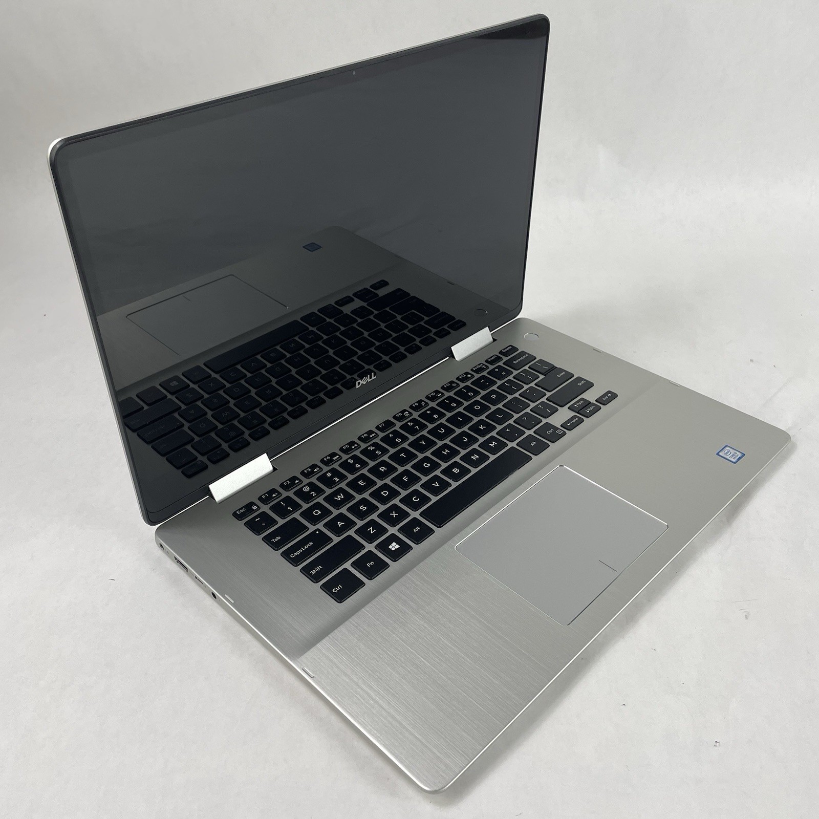 Dell Inspiron 7586 15.6″ i5-8265U 1.60 GHz 8 GB RAM No SSD/OS/AC/Batt