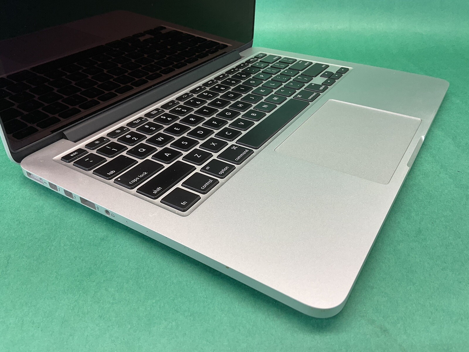 Apple MacBook Pro A1502 – 13” Laptop – POWERS ON – UNTESTED