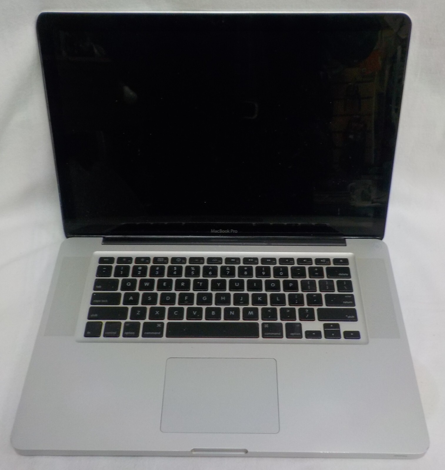 Apple Macbook Pro A1286 15.4″ 2gb RAM 250gb SSD – for parts only