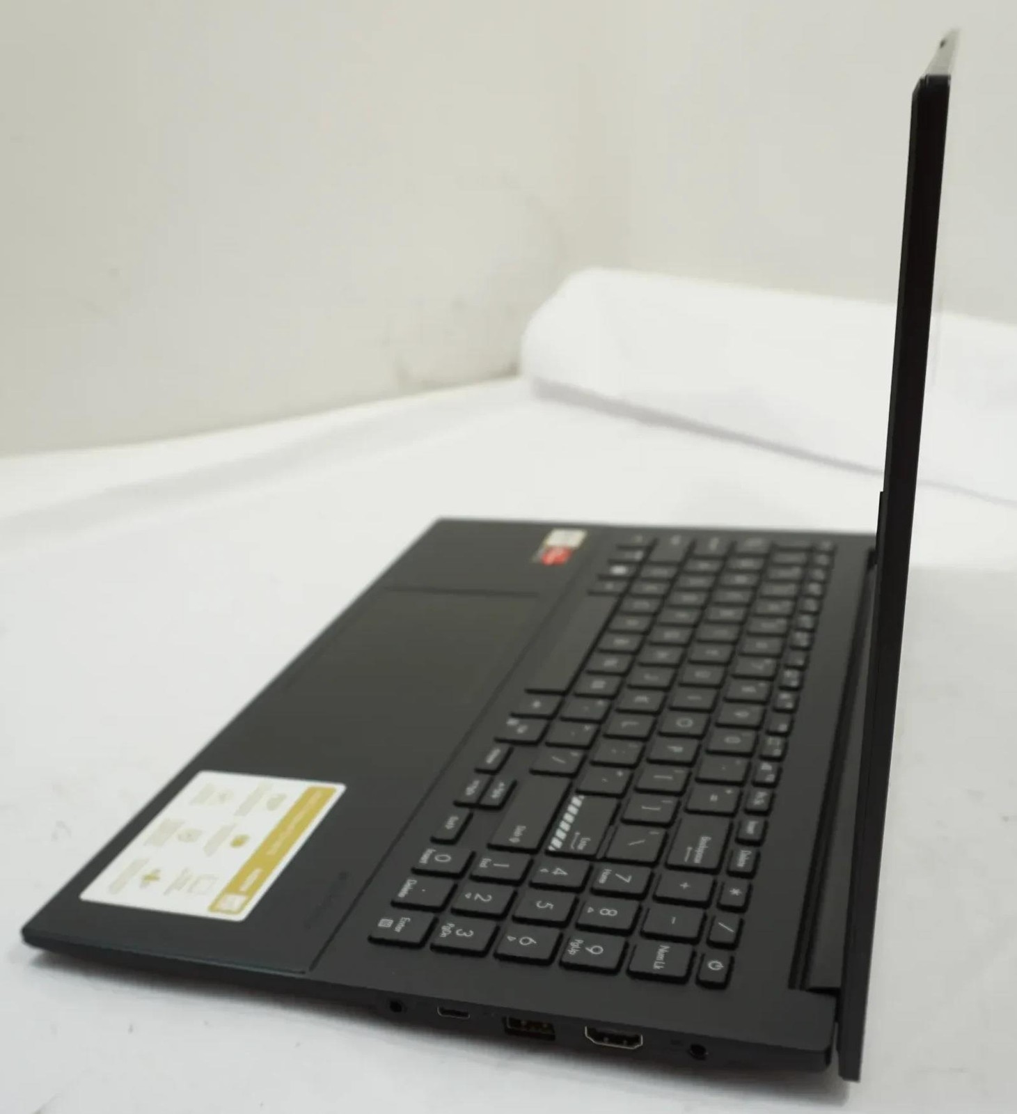 ASUS Vivobook Go 15 e1504f 15.6″ AMD Athlon Gold 7220U 2.4GHz 4GB 256GB SSD