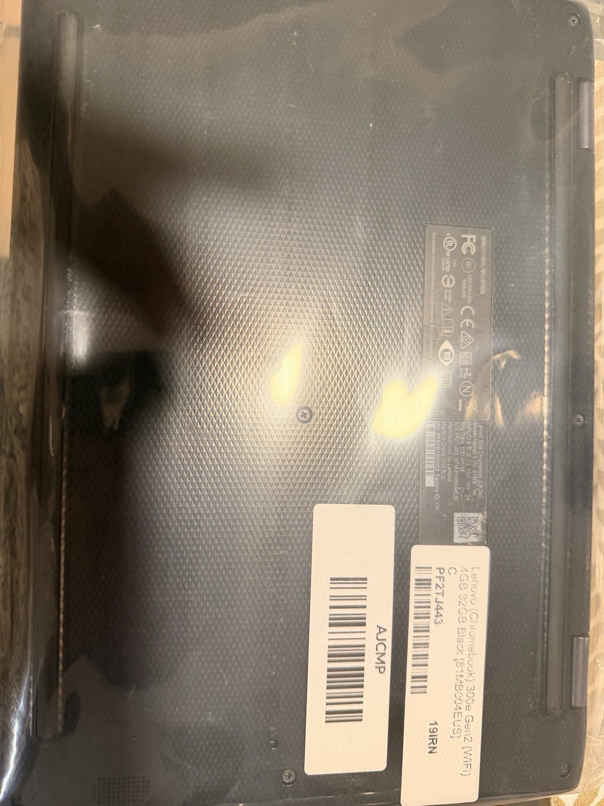 Lenovo 300e Chromebook 2nd Gen 2-in-1 Touch MediaTek 4GB 32gb nice running clean