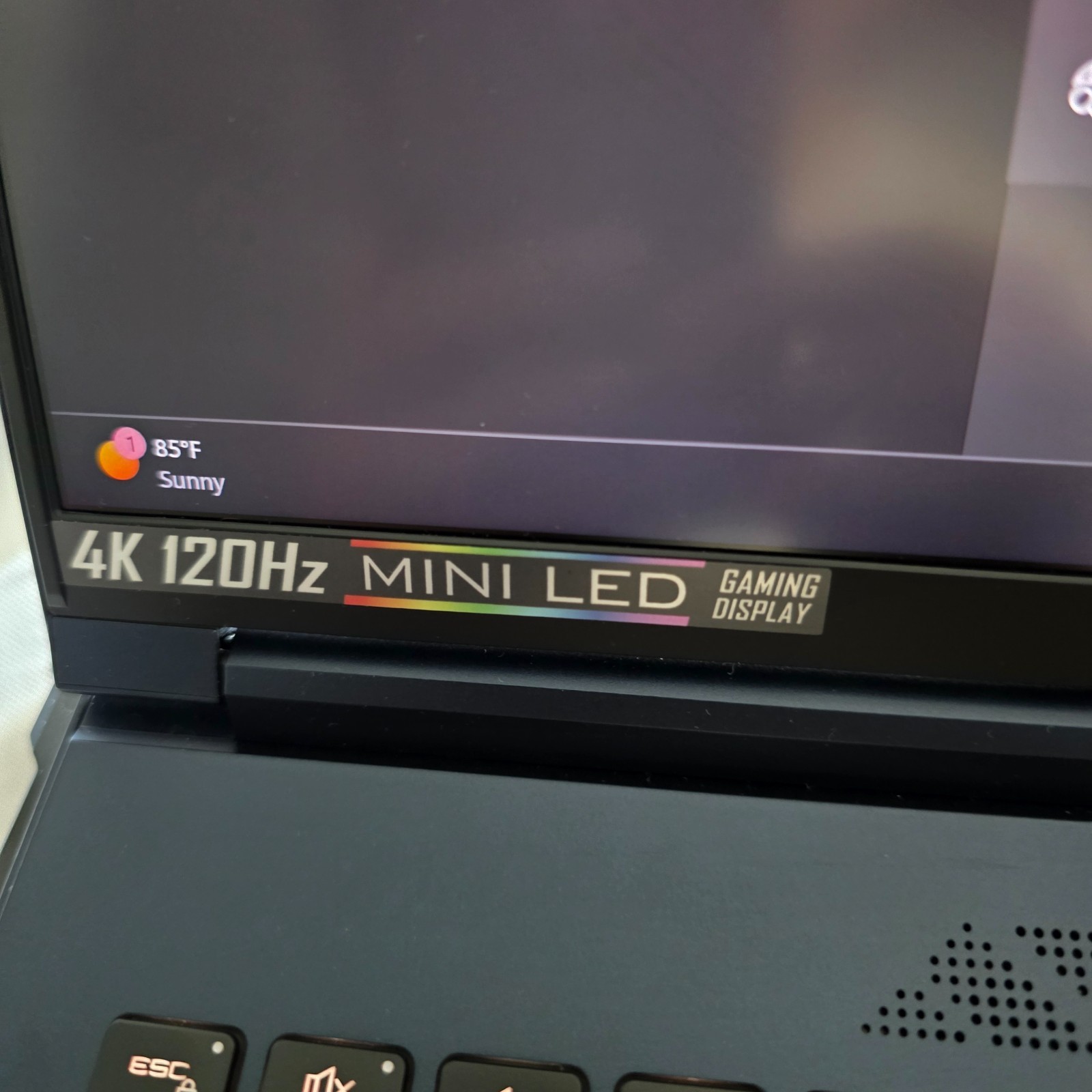MSI Stealth 16 AI Studio 4K 120Hz Mini-LED Ultra 9 185H 32GB 2TB SSD RTX 4090