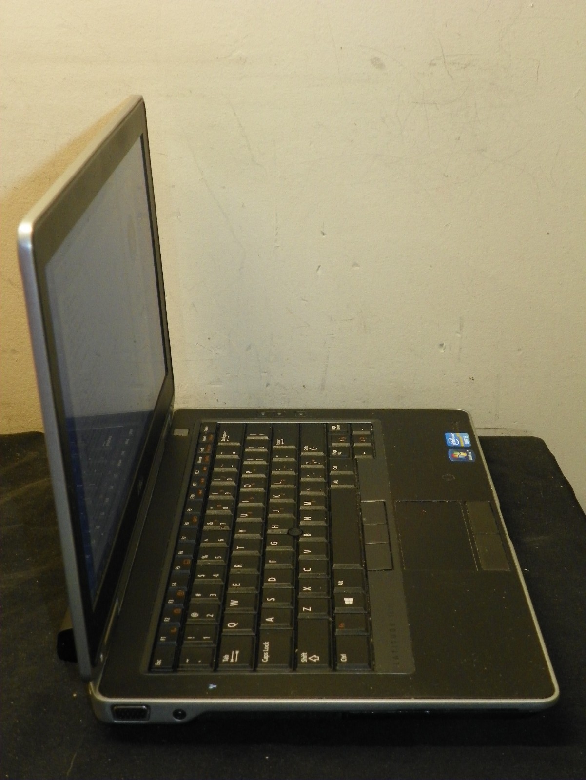 Dell Latitude E6330 13.3 Inch Windows 7 Pro Laptop – i5/WiFi/VGA/HDMI/LAN