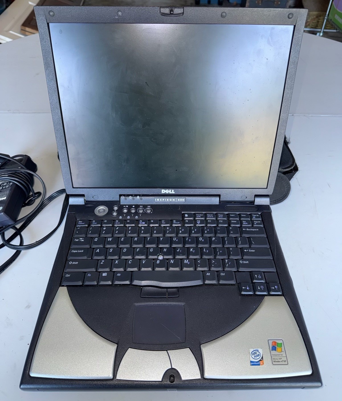 Dell Inspiron 8200 Pentium 4 Retro Vintage Laptop Floppy Clean Tested With Case