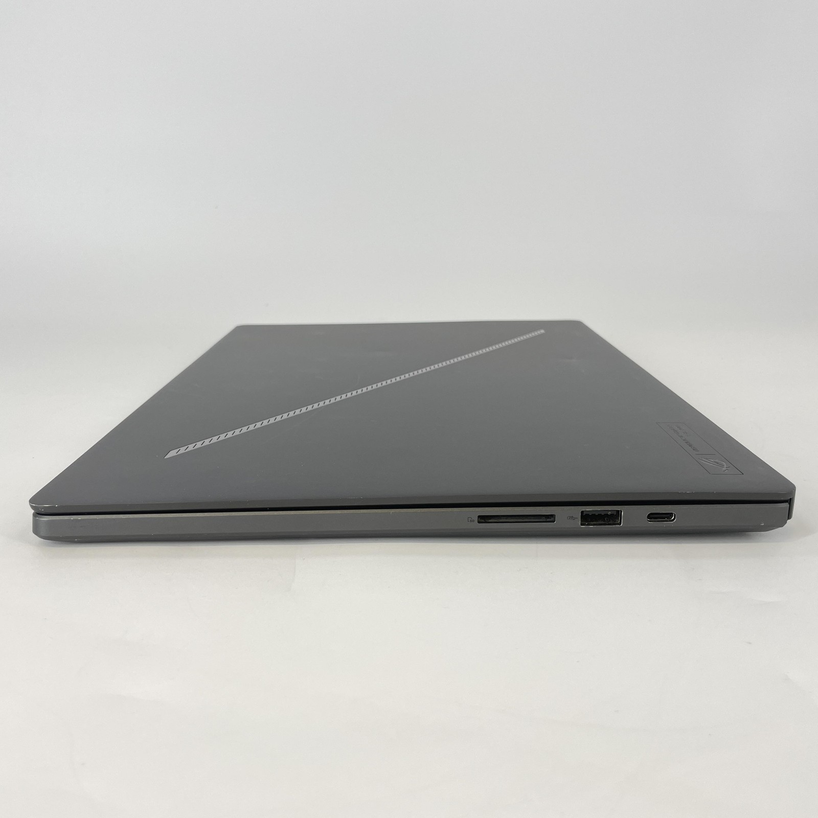 Asus ROG Zephyrus G16 GU605 QHD+ Ultra 9 185H 16GB 1TB RTX 4070 -1 BAD USB PORT