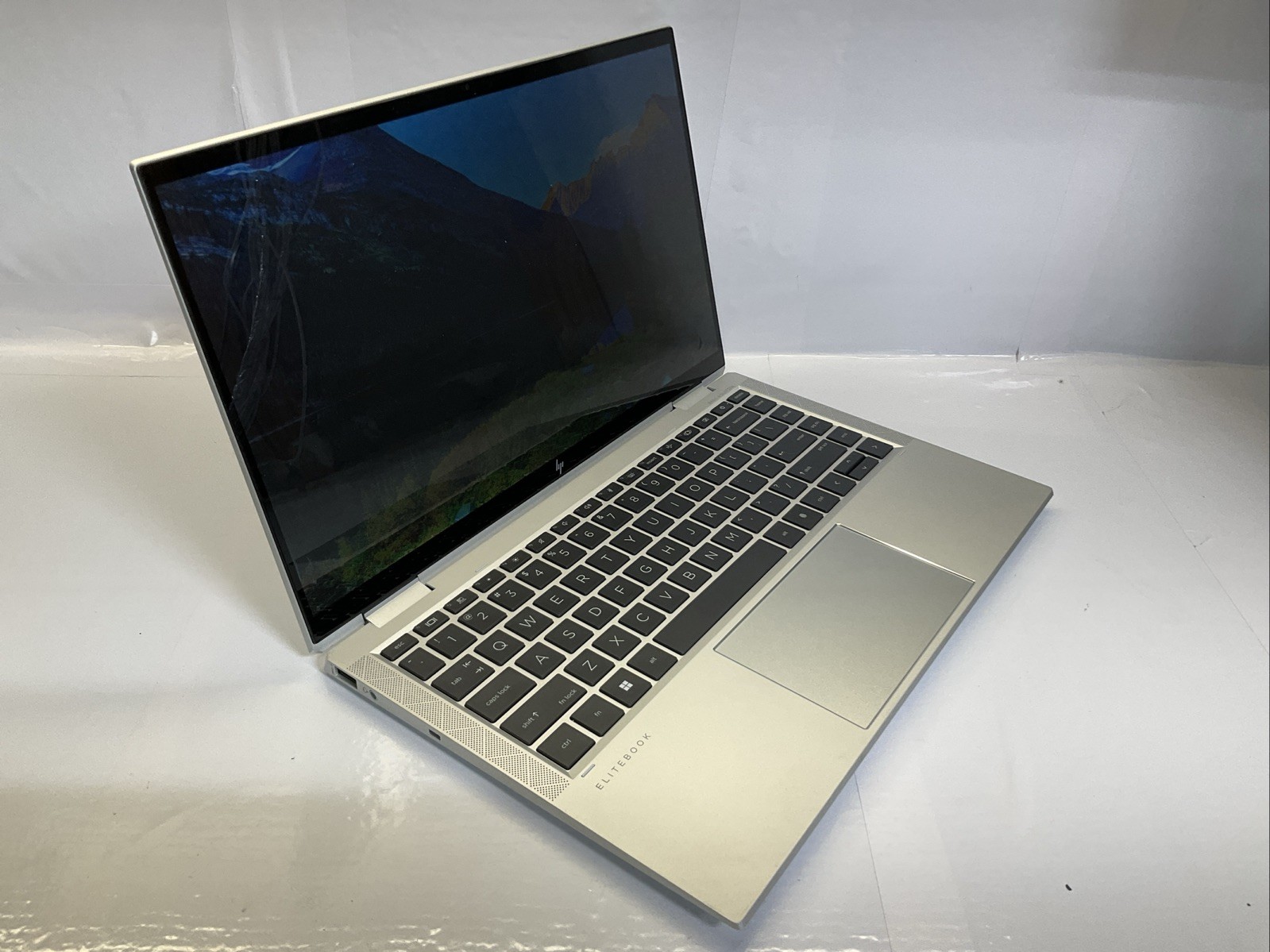 HP EliteBook x360 1040 G8 i7-11th Gen 16GB RAM 512GB SSD Touch W11 Pro AC