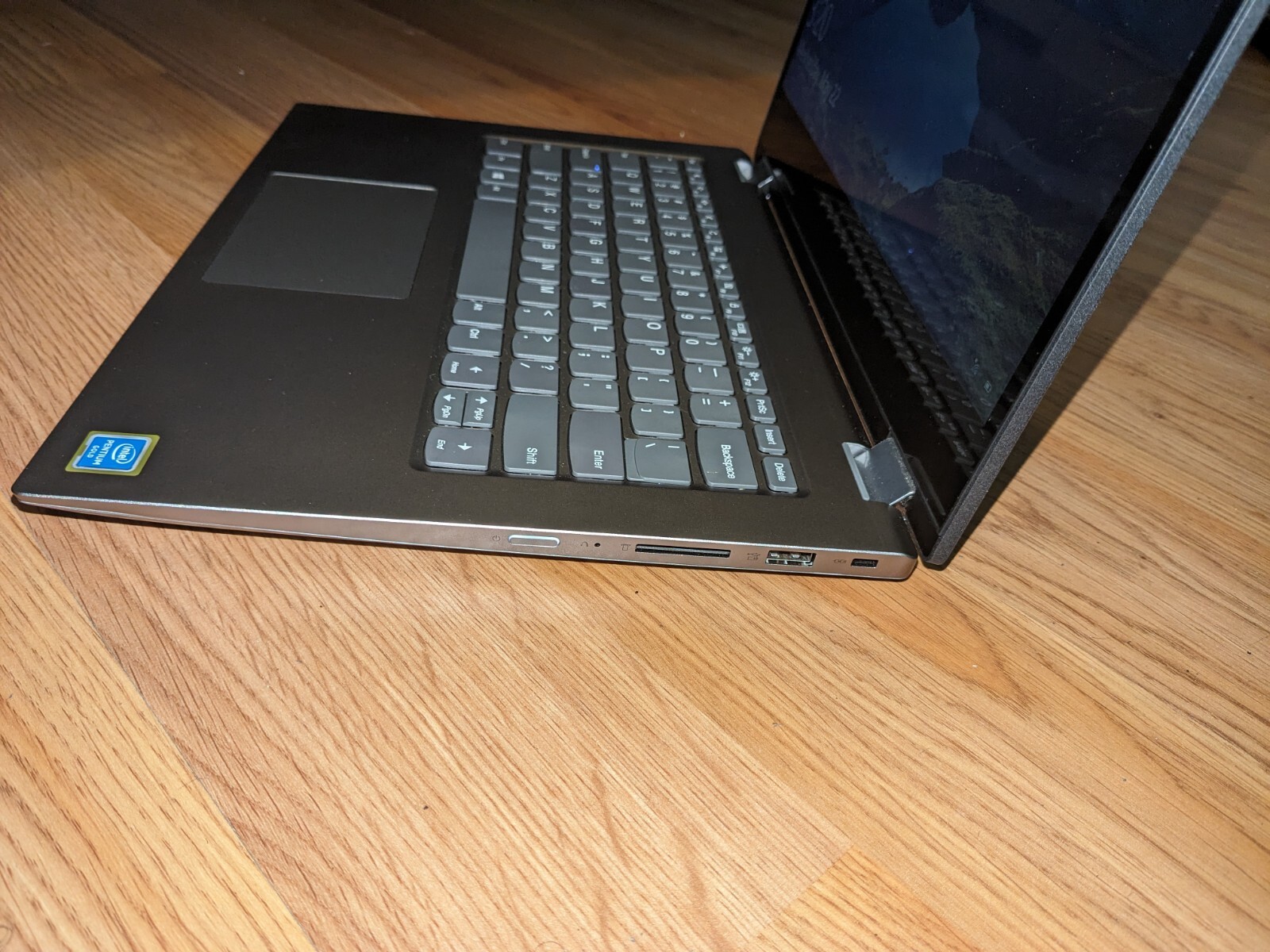 Lenovo IdeaPad 2 In 1 81CW Intel Pentium Gold / 500 GB And 25 GB ssd M.2