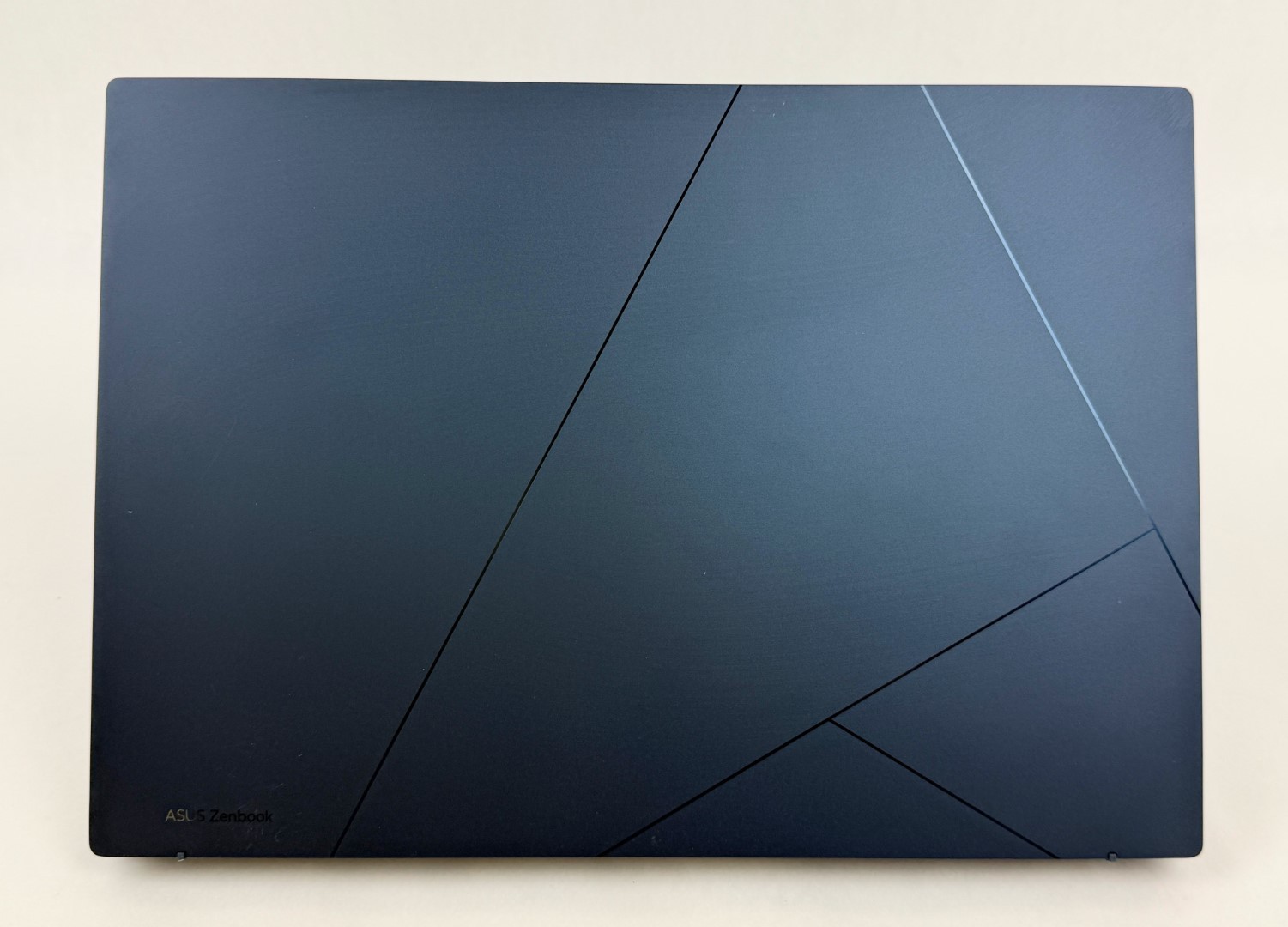 ASUS Zenbook 14 UX3405MA-PH77 14” 3K 120Hz OLED Touch Ultra 7 155H 32GB 1TB W11H