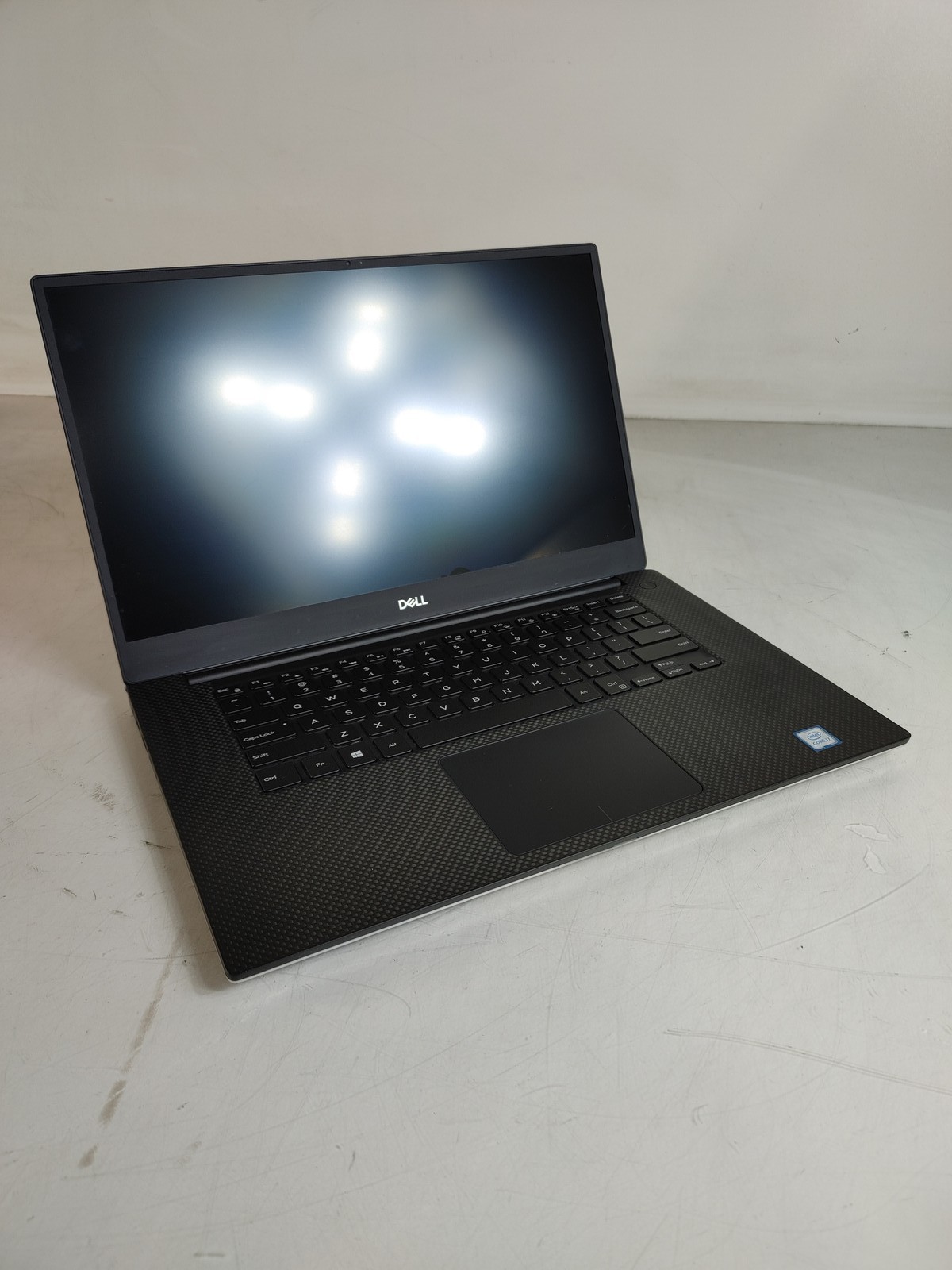 Dell Precision 5540 Core i7-9850U 2.60 GHz 16 GB DDR4 No HDD