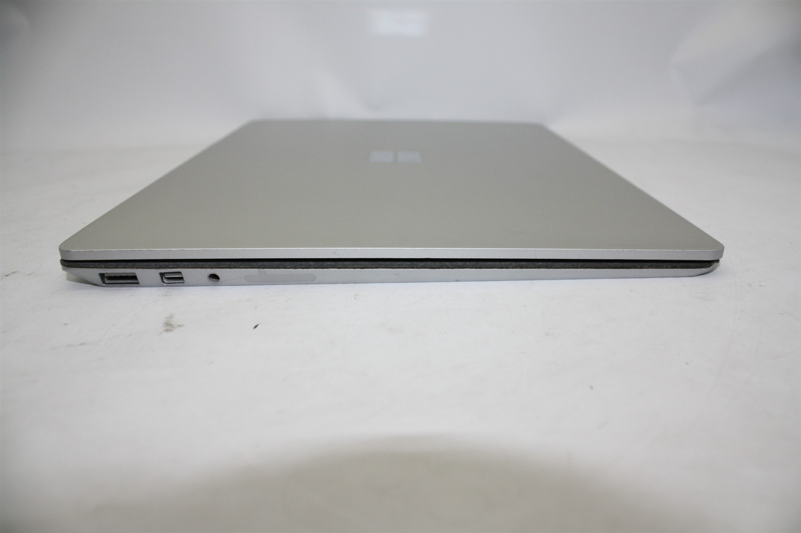 12.3″Microsoft Surface Laptop i5-7300 2.60GHz RAM 8GB NVMe 128GB/Cosmetic issue