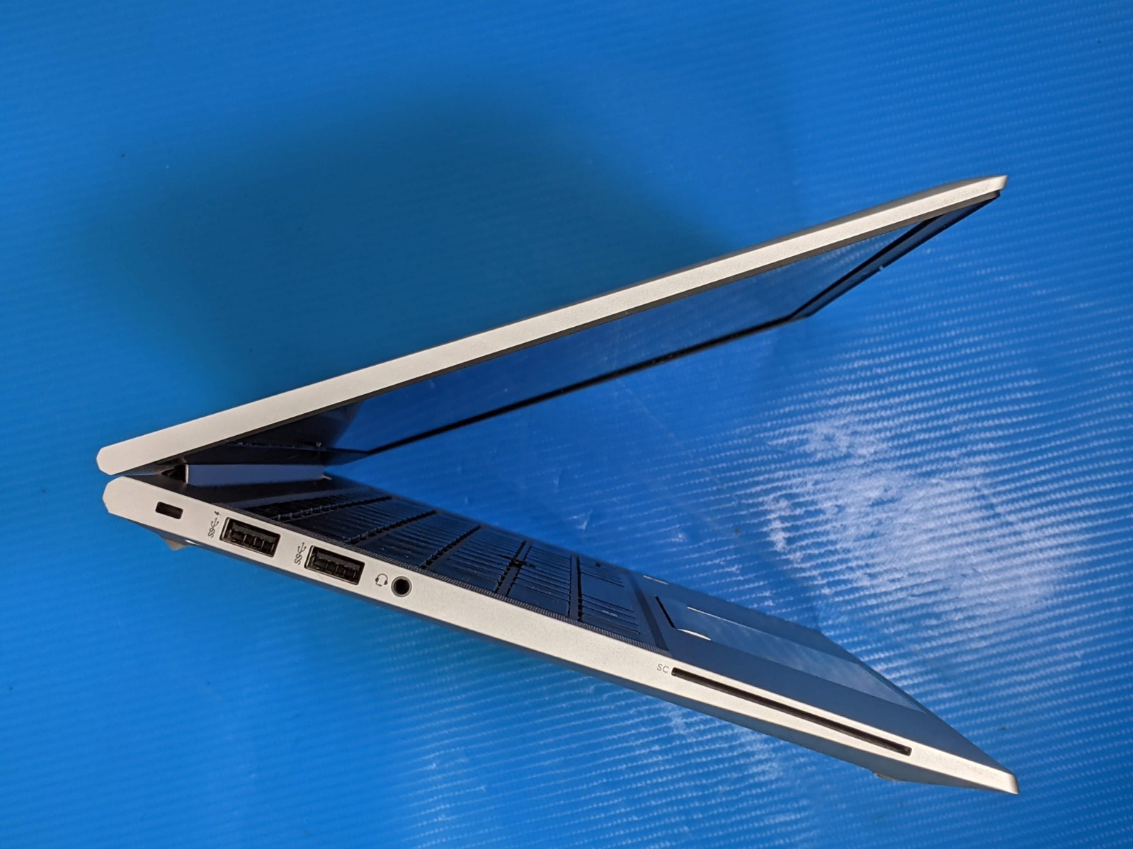 HP EliteBook 840 G8 14″ FHD Wolf Security vPRO i7-1185G7 3GHz 8GB 256GB SSD W11P