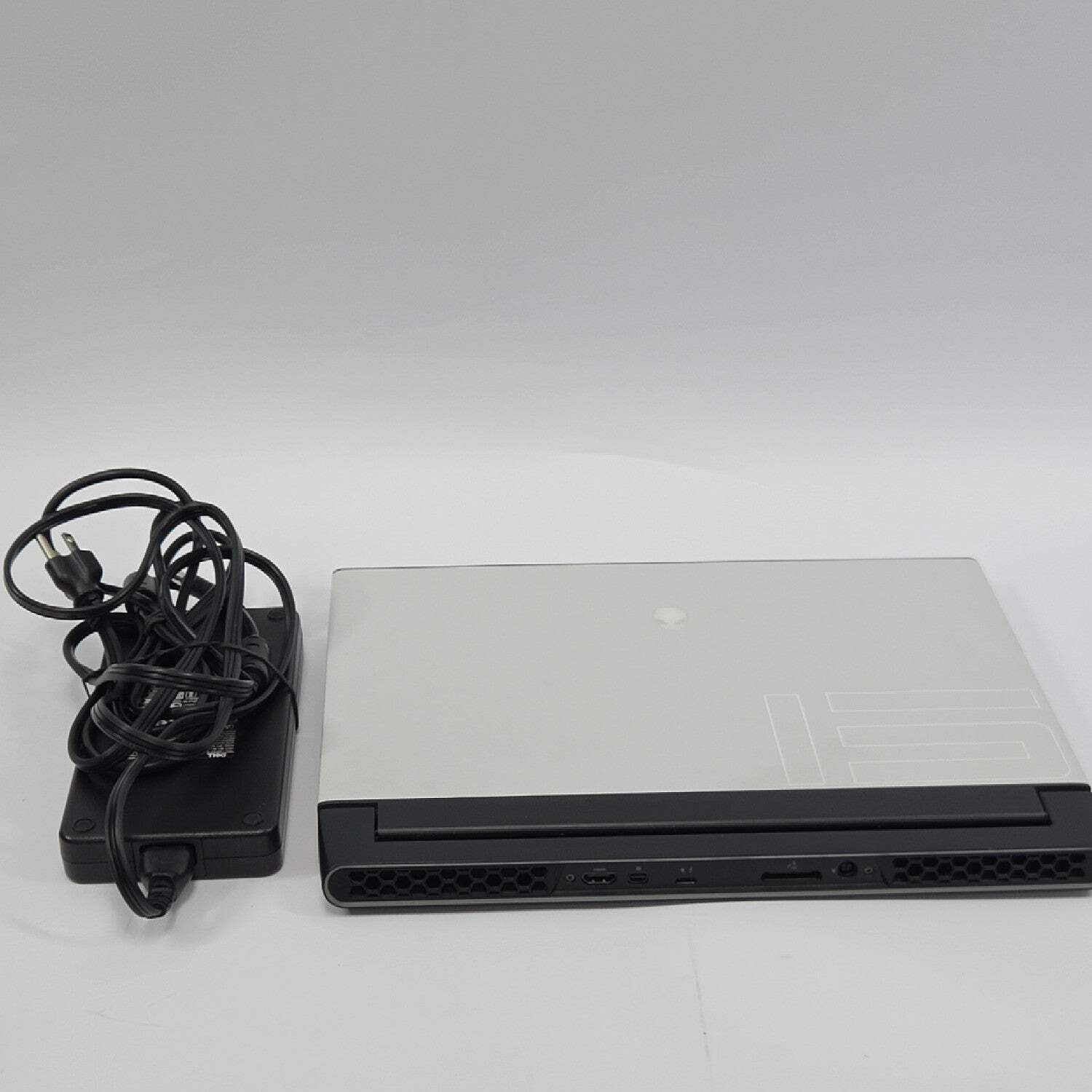 Alienware M15 R4 15.6″ i7-10870H 2.2GHz 16GB RAM 1TB SSD GeForce RTX 3070